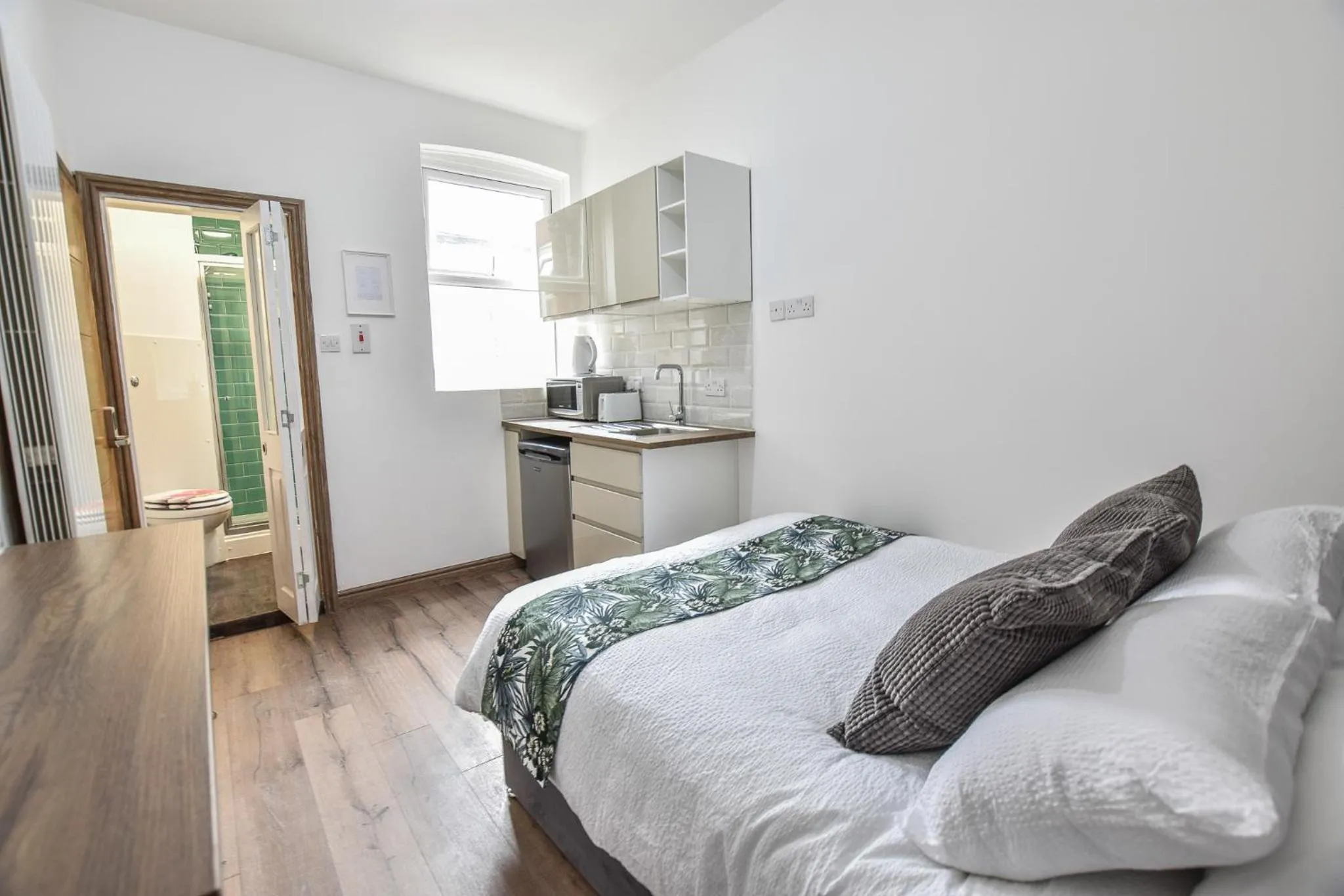 Photo of the whole room, Bed in Regency GuestHouse Manchester North