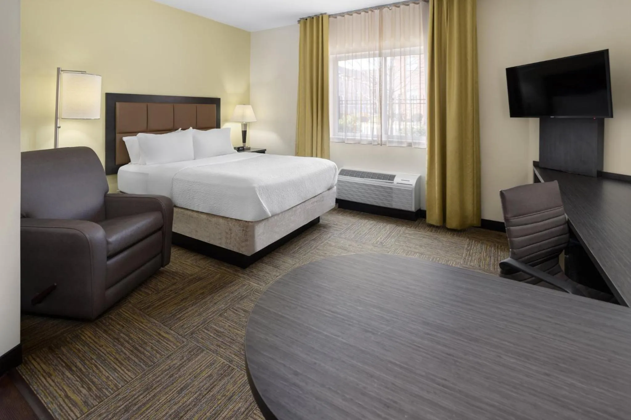 Photo of the whole room, Bed in Candlewood Suites Philadelphia - Airport Area by IHG