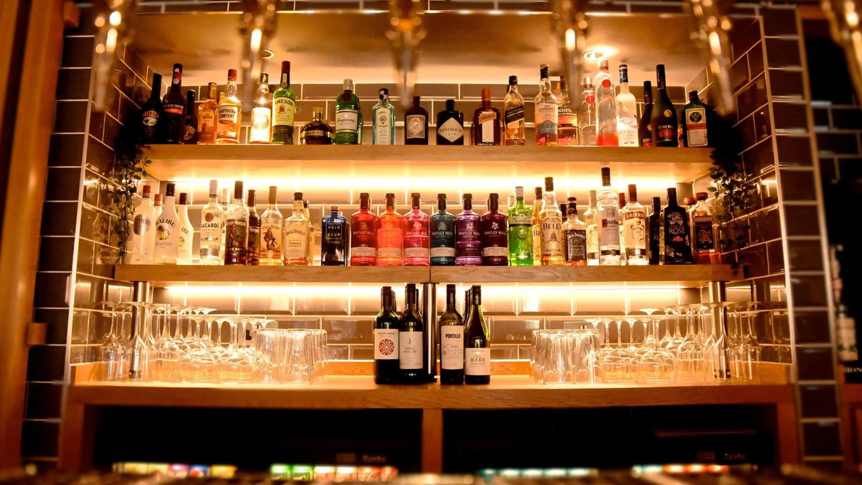 Lounge or bar in Holiday Inn Express - Barrow-in-Furness & South Lakes by IHG