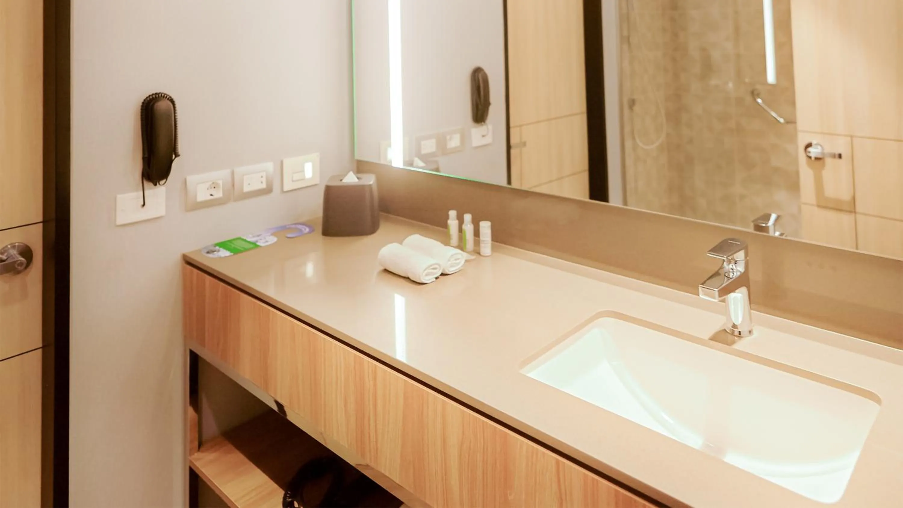Bathroom in Holiday Inn - Lima Miraflores by IHG