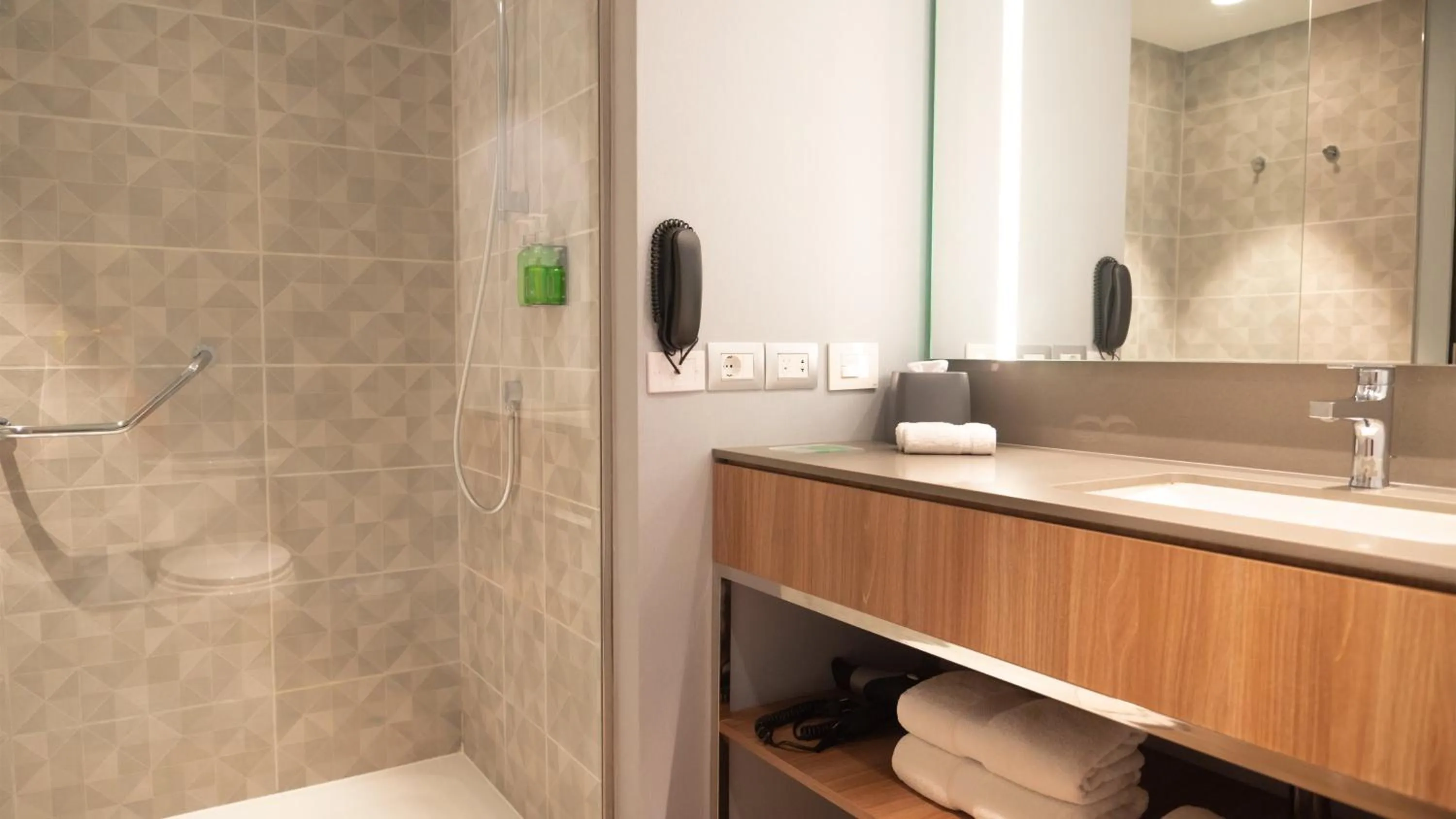 Bathroom in Holiday Inn - Lima Miraflores by IHG