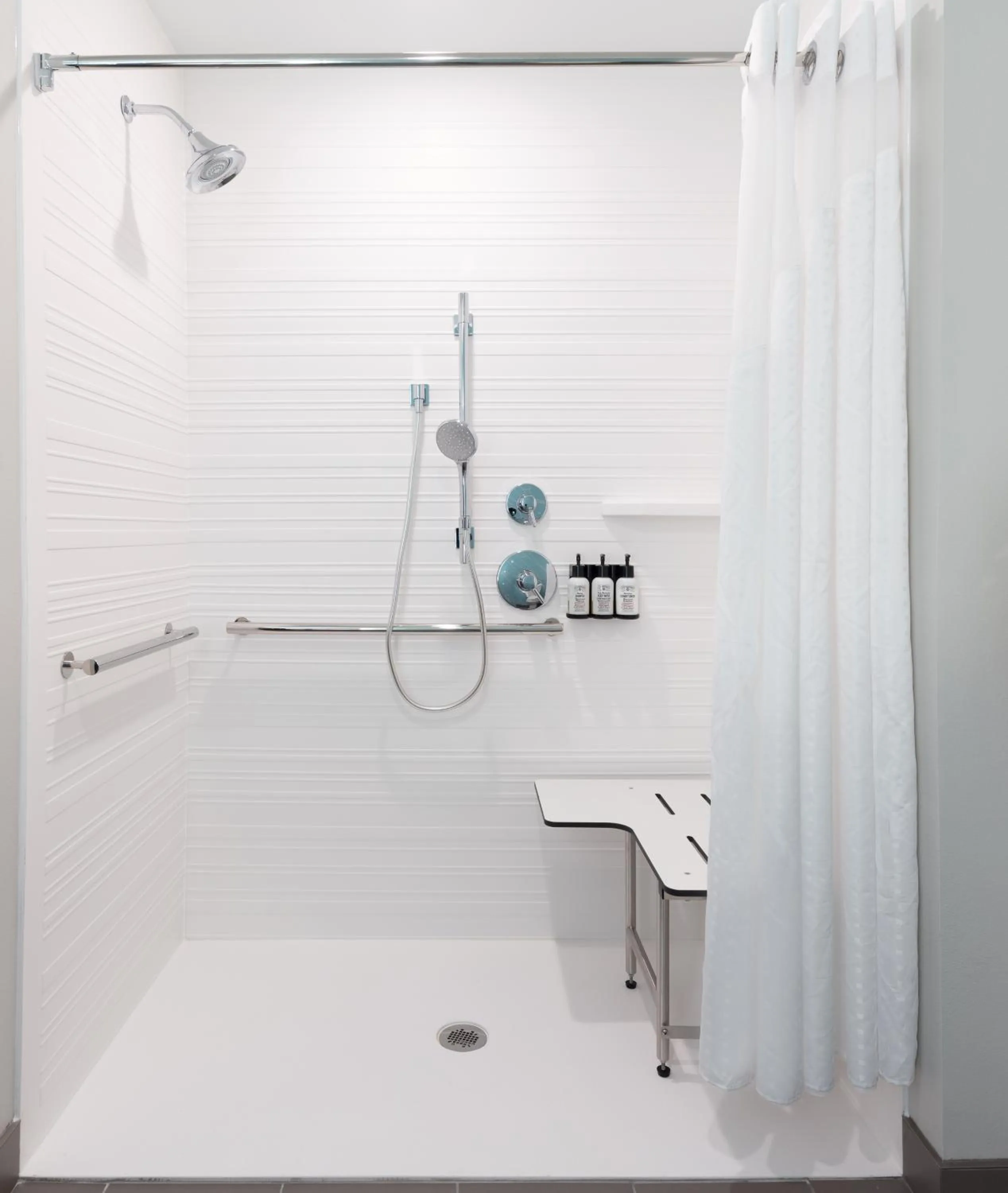 Shower in avid hotels - Madison - Monona by IHG