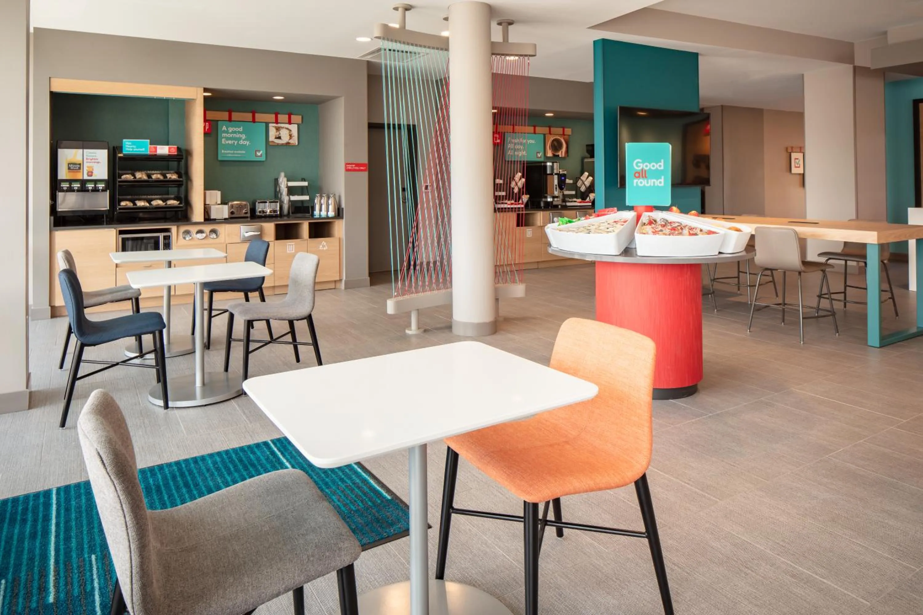 Communal kitchen in avid hotels - Madison - Monona by IHG