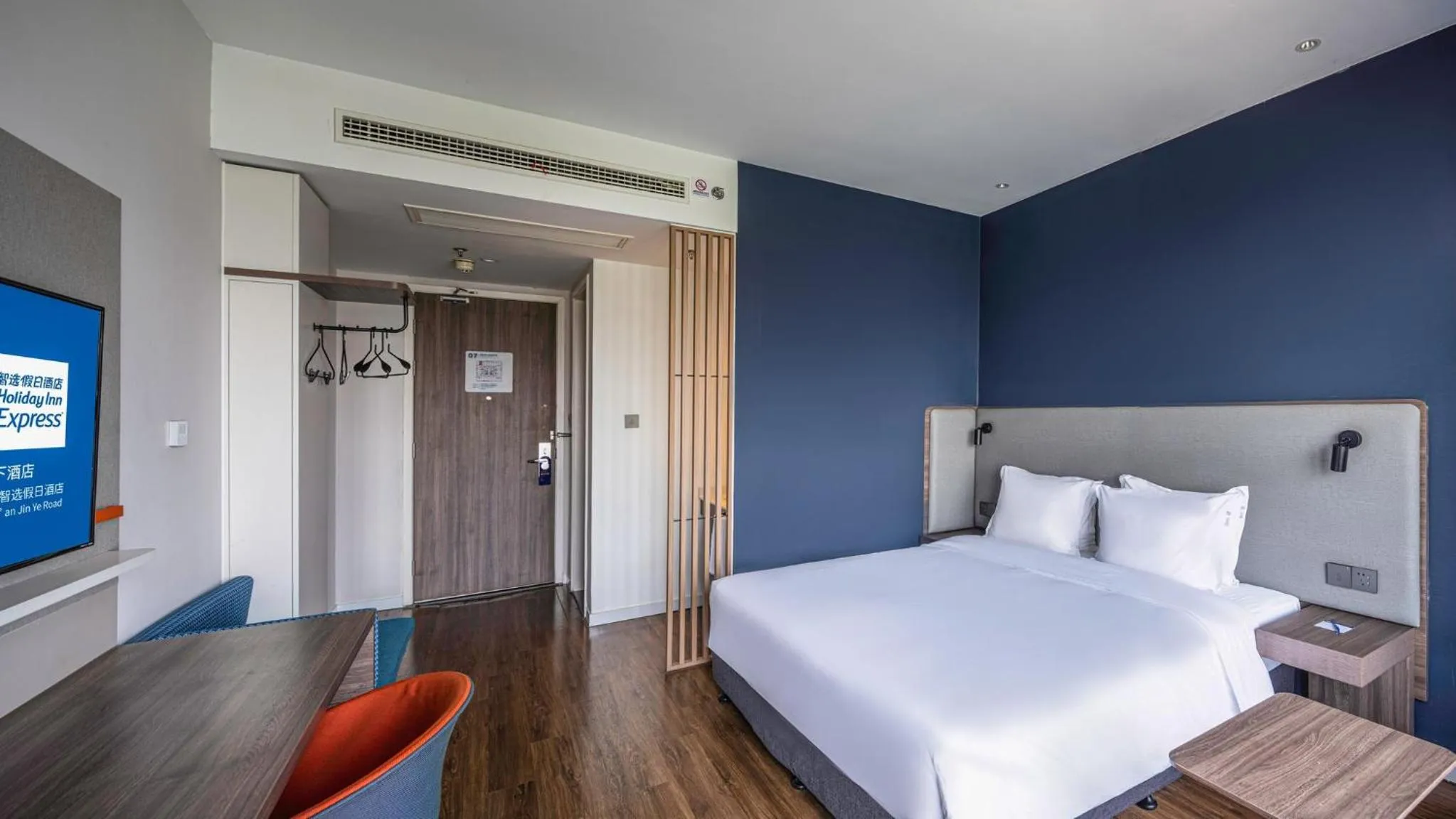 Photo of the whole room in Holiday Inn Express Xi'an West, an IHG Hotel