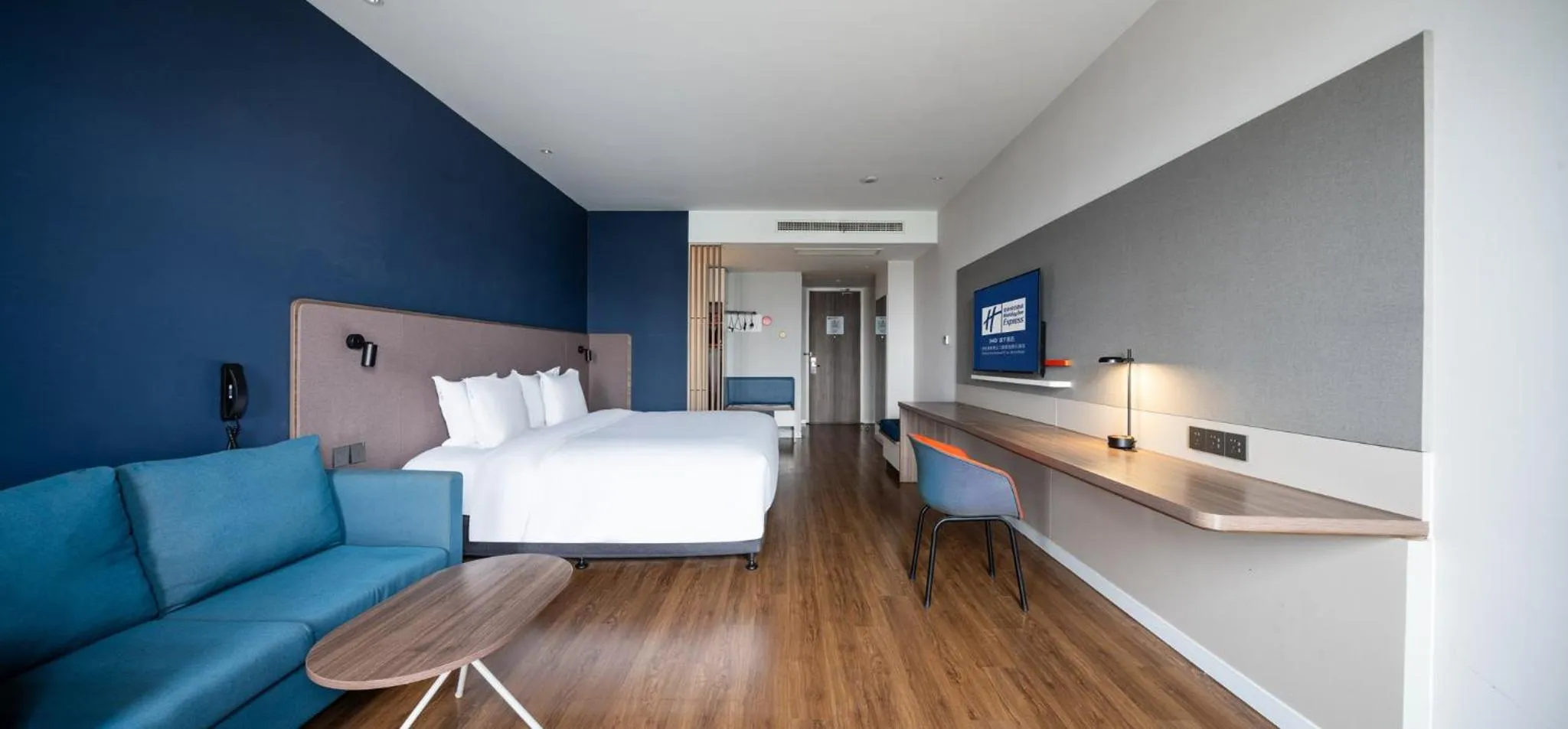 Photo of the whole room in Holiday Inn Express Xi'an West, an IHG Hotel