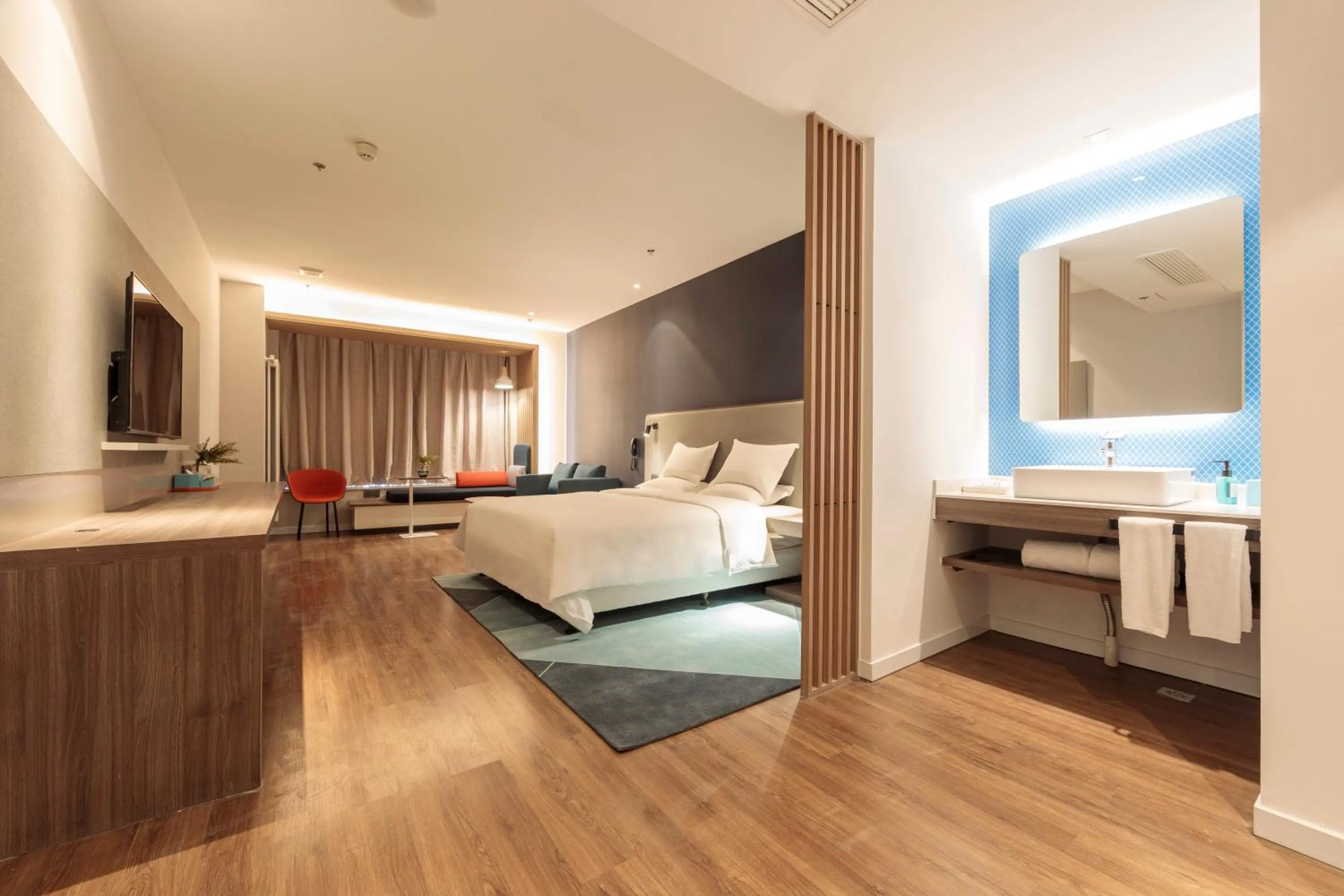 Photo of the whole room in Holiday Inn Express Xi'an West, an IHG Hotel