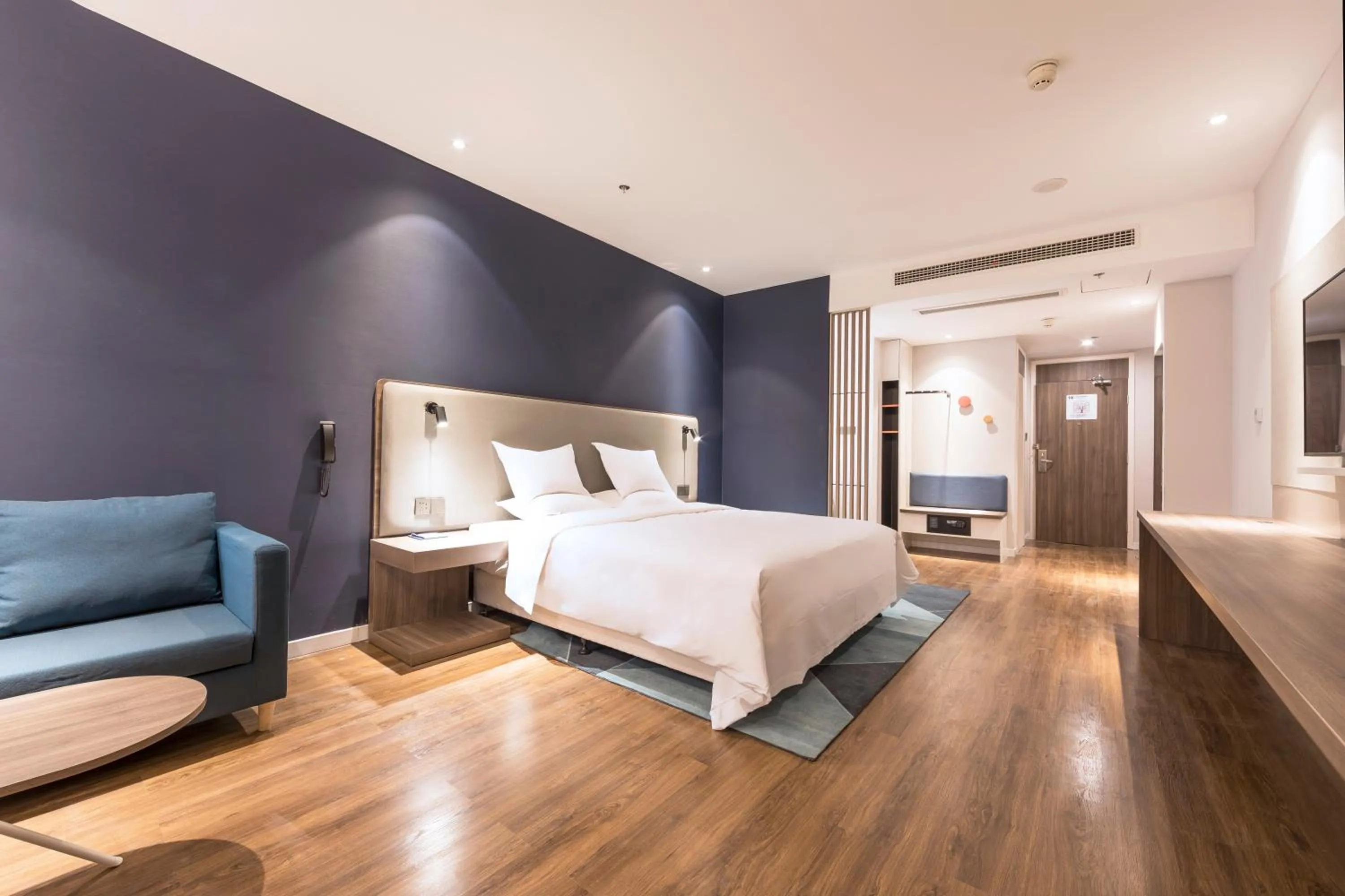 Photo of the whole room in Holiday Inn Express Xi'an West, an IHG Hotel