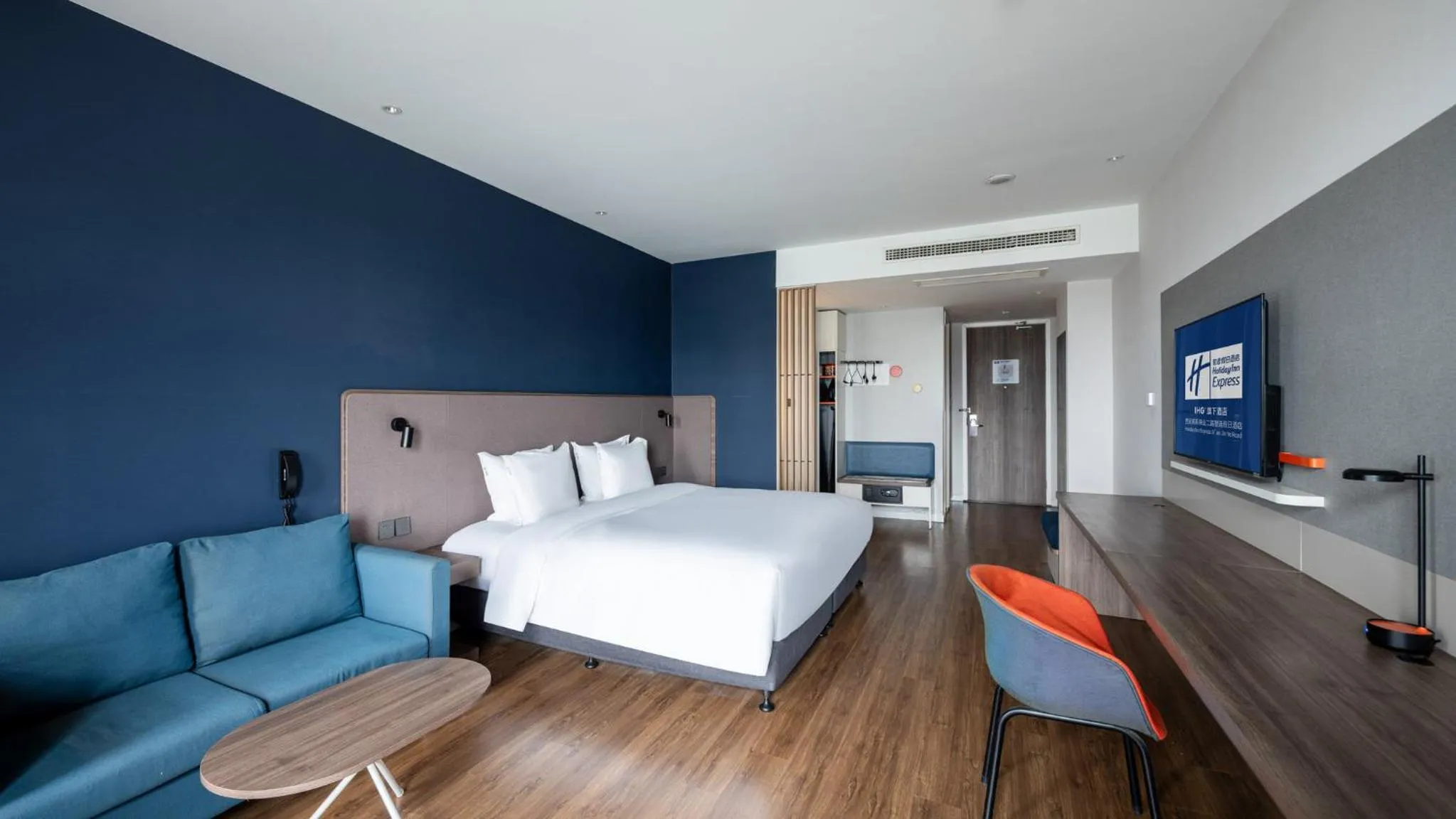 Photo of the whole room in Holiday Inn Express Xi'an West, an IHG Hotel