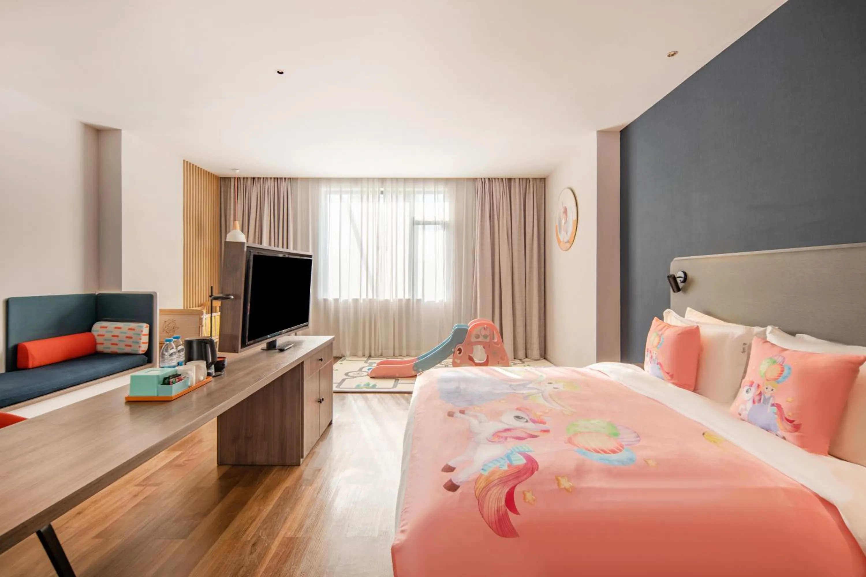 Bed in Holiday Inn Express Shanghai Jiading New City by IHG