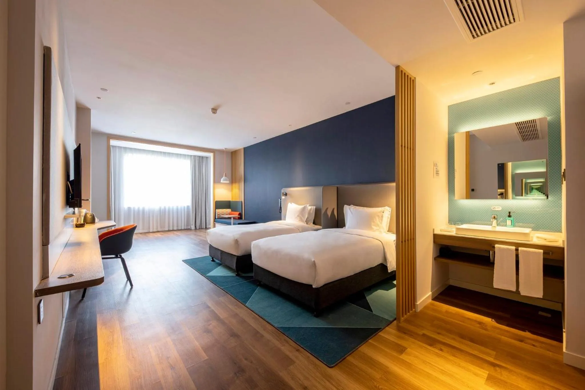 Photo of the whole room, Bed in Holiday Inn Express Shanghai Jiading New City by IHG