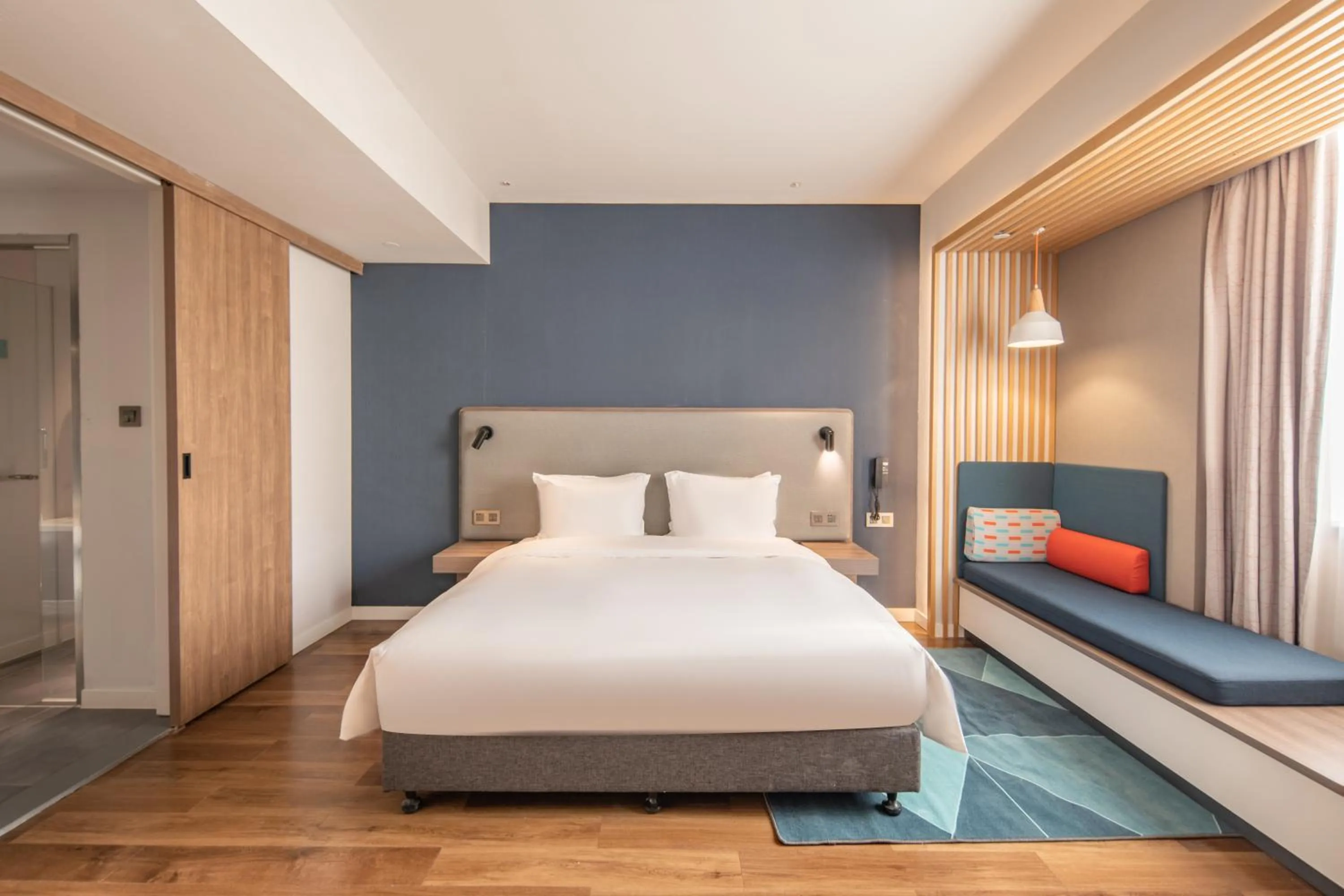 Bed in Holiday Inn Express Shanghai Jiading New City by IHG
