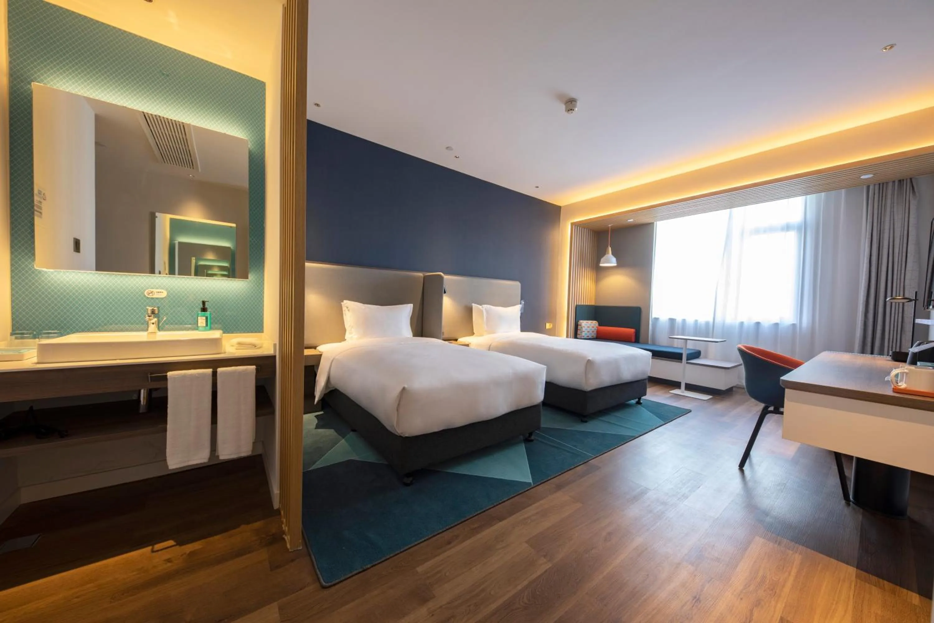 Photo of the whole room, Bed in Holiday Inn Express Shanghai Jiading New City by IHG