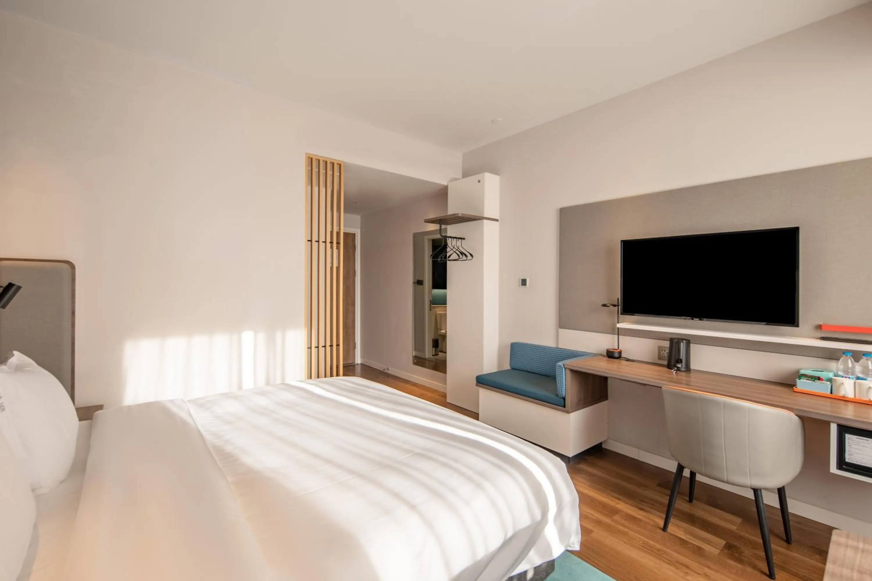 Bed in Holiday Inn Express Shanghai Jiading New City by IHG