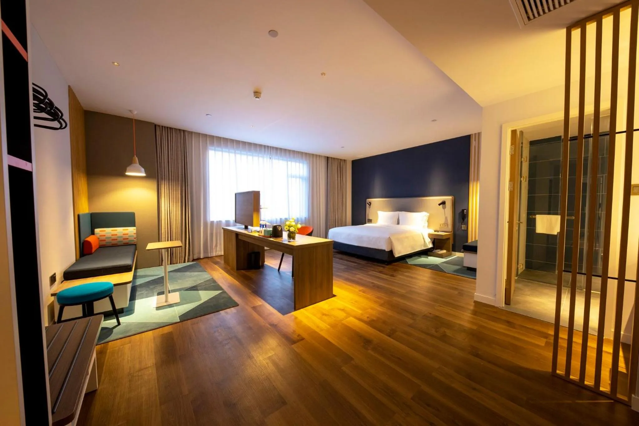 Photo of the whole room, Bed in Holiday Inn Express Shanghai Jiading New City by IHG