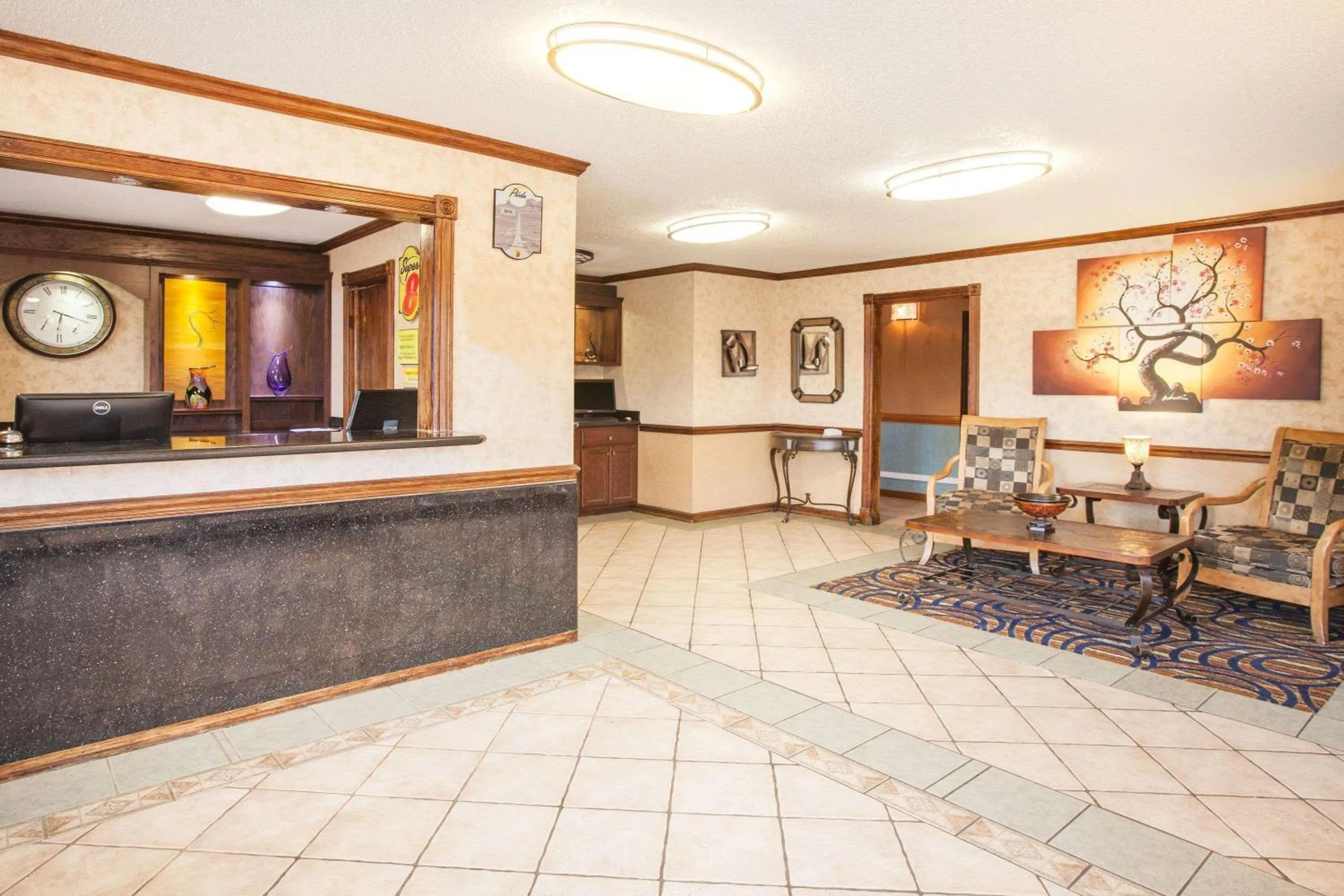 Lobby or reception in Super 8 by Wyndham Van Buren/Ft. Smith Area