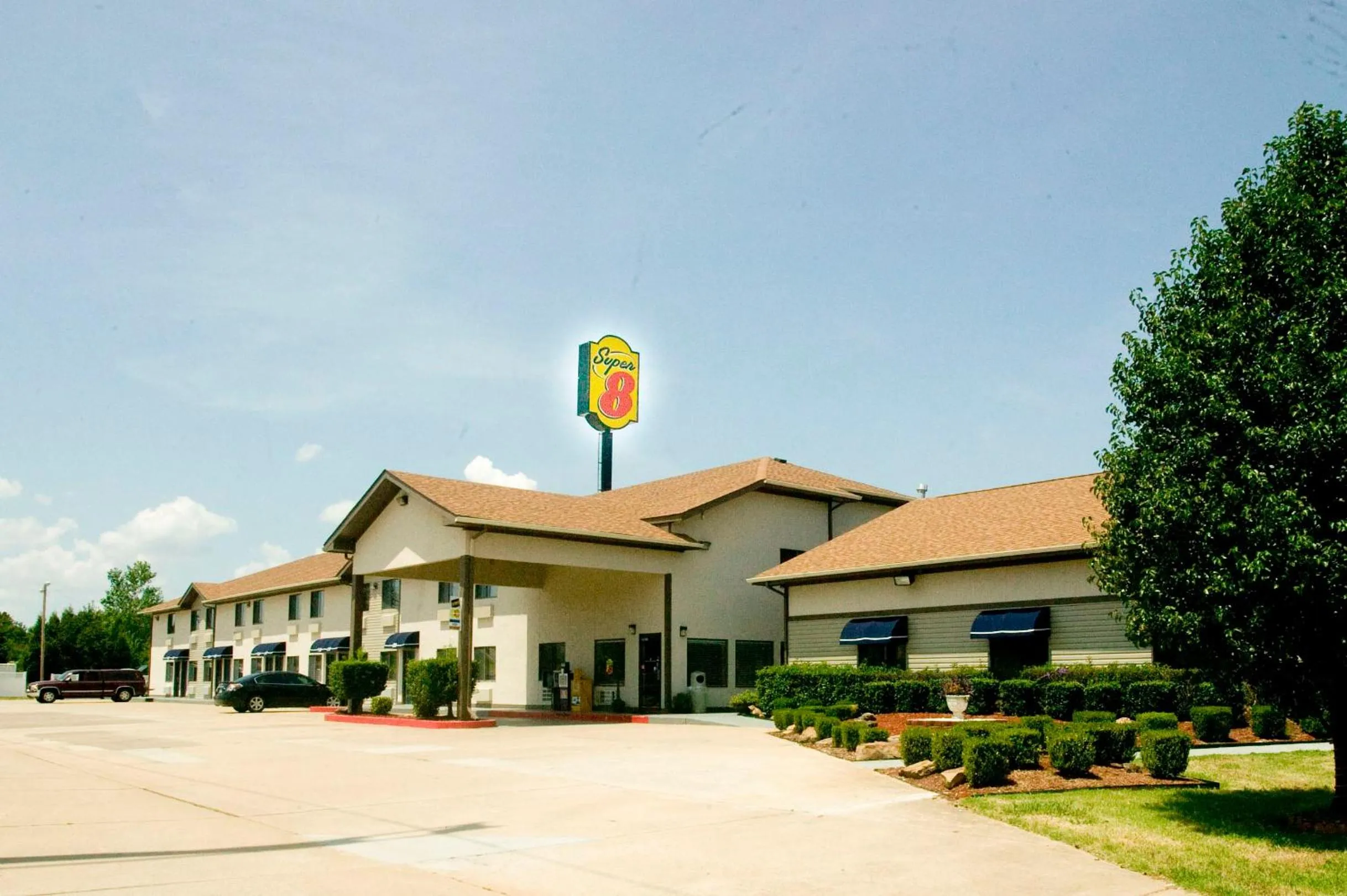 Property building in Super 8 by Wyndham Van Buren/Ft. Smith Area