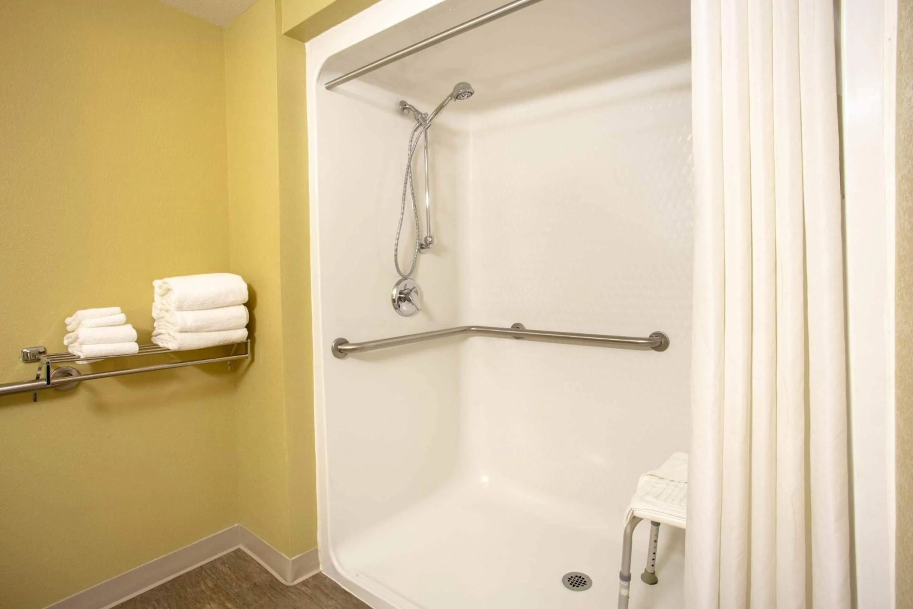 Shower in Travelodge by Wyndham Gardiner Yellowstone Park North Entr