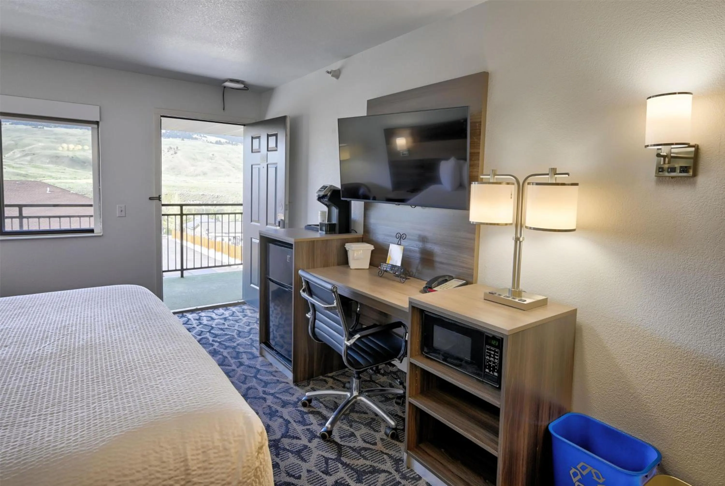 Photo of the whole room, Bed in Travelodge by Wyndham Gardiner Yellowstone Park North Entr