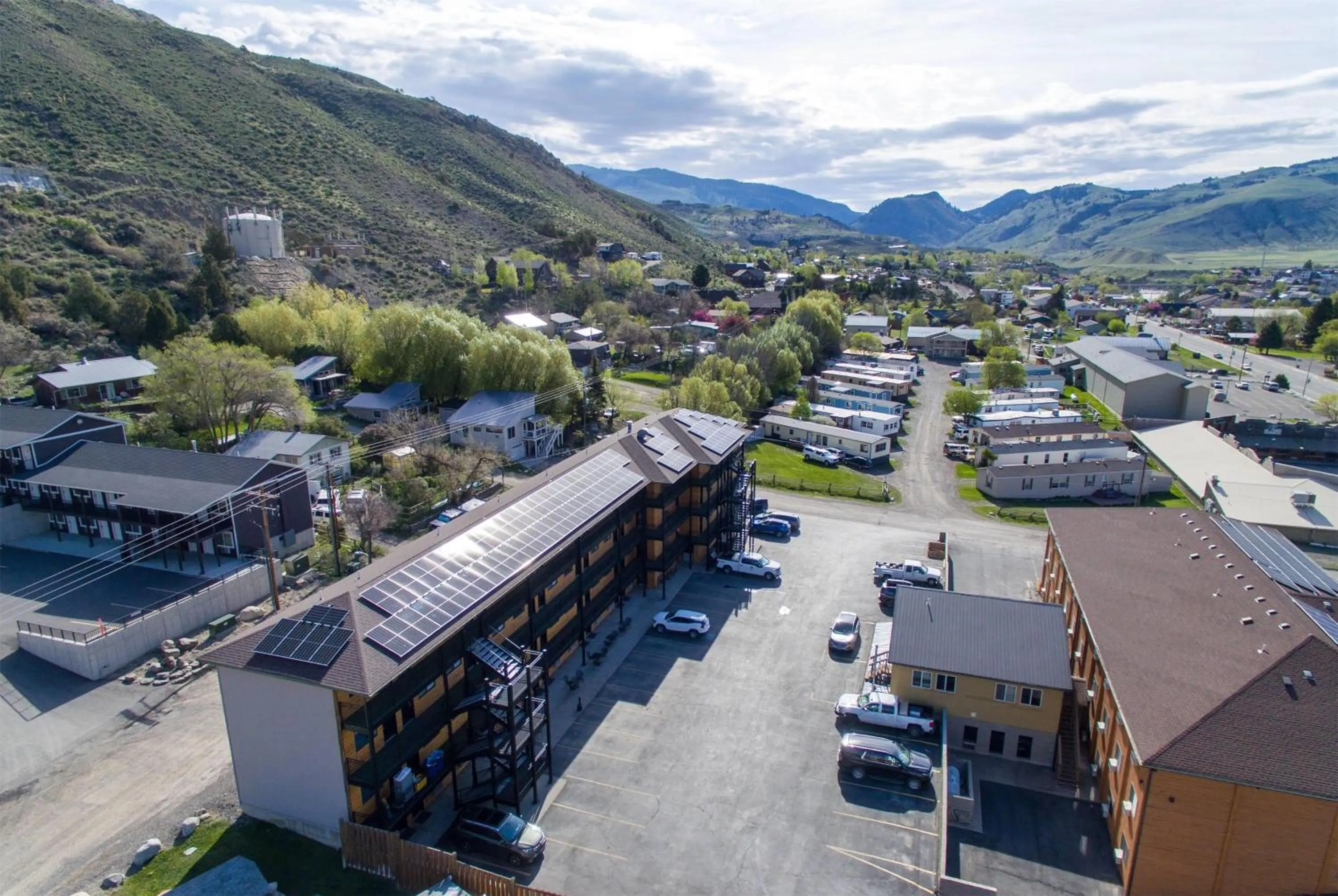 Property building in Travelodge by Wyndham Gardiner Yellowstone Park North Entr