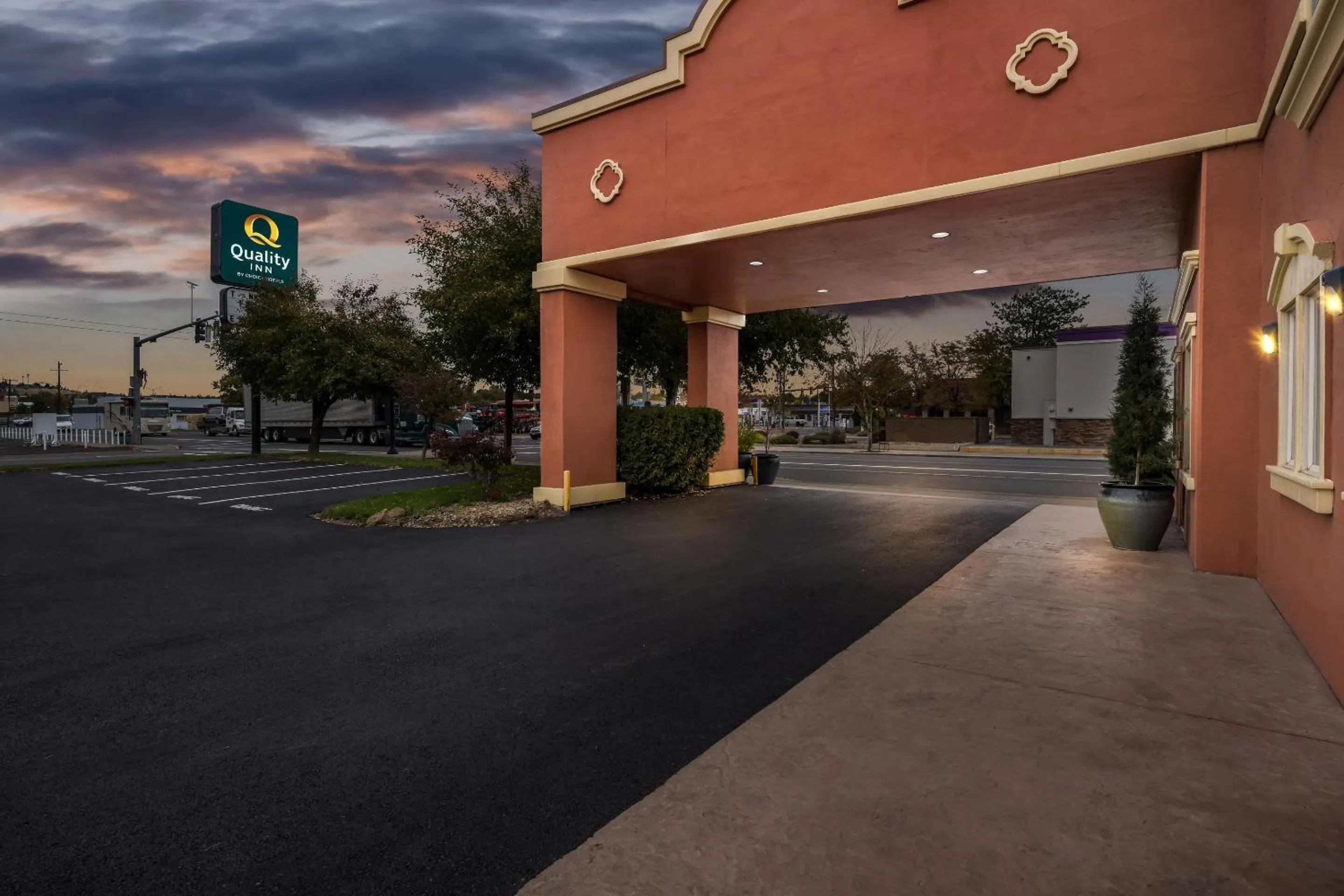 Property building in Quality Inn