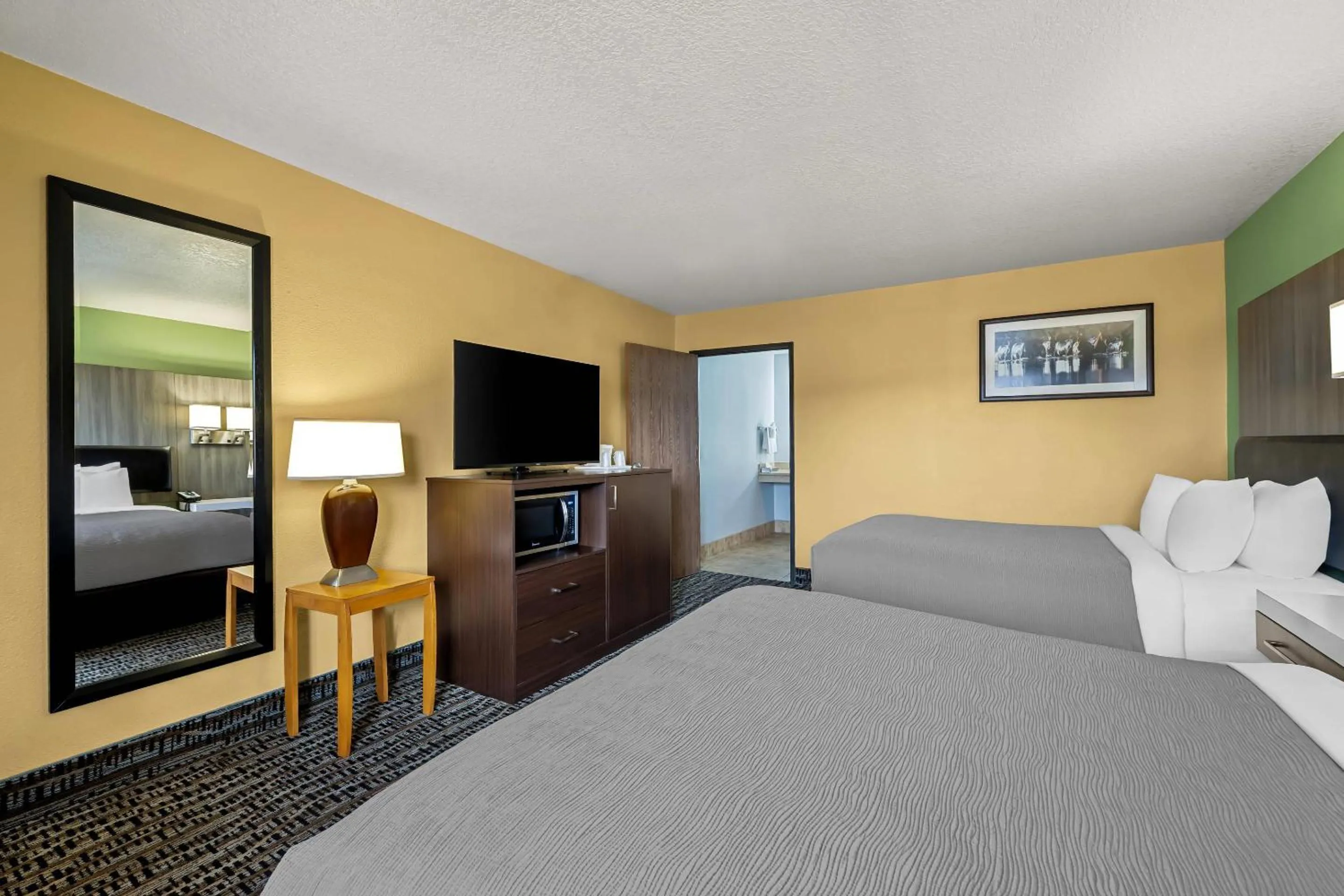 Bedroom, Bed in Quality Inn