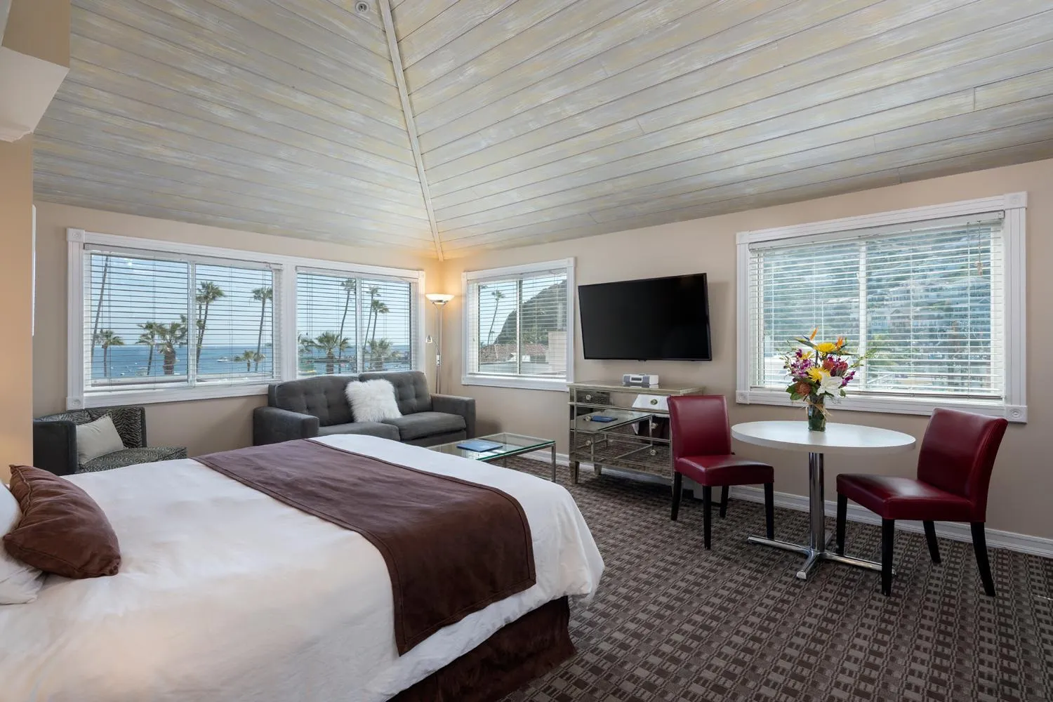 Sea view, Bed in Glenmore Plaza Hotel