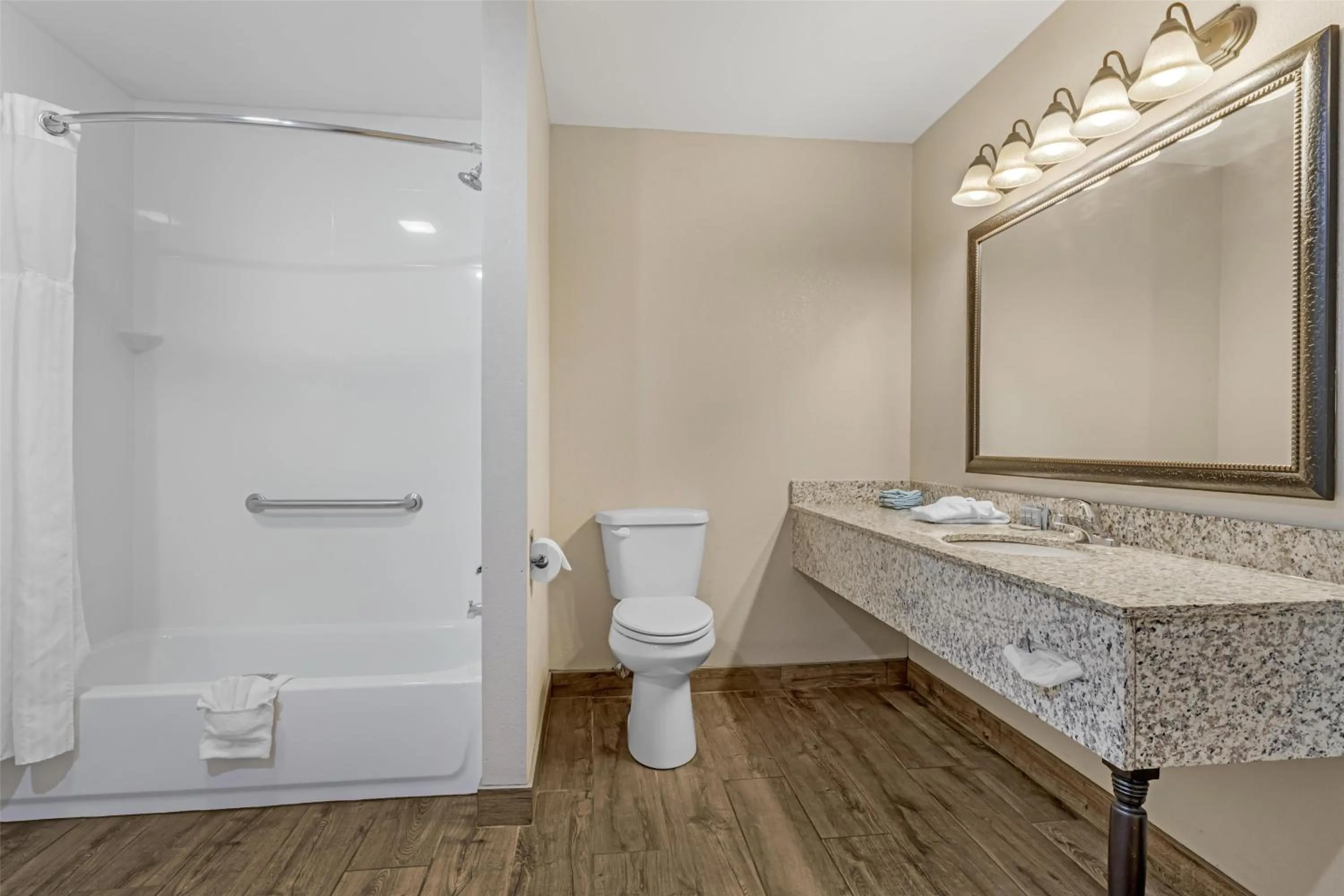 Bathroom in Best Western TimberRidge Inn
