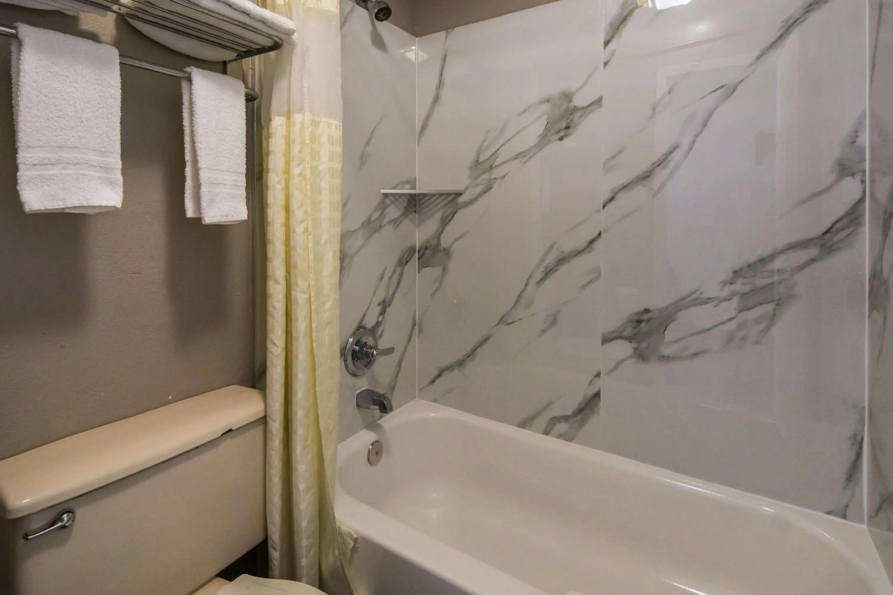 Bathroom in Motel 6 Irving - Loop 12