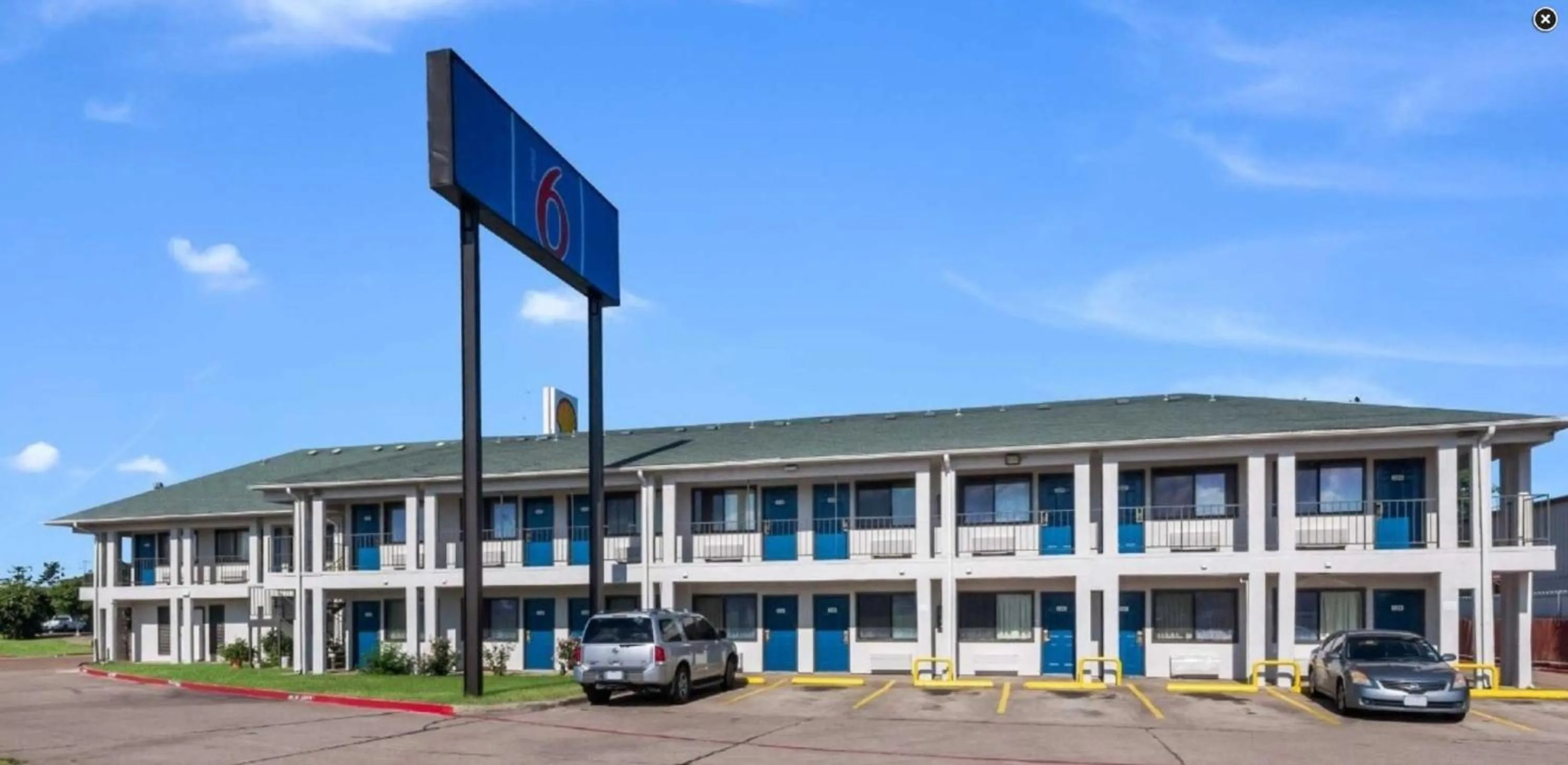 Property building in Motel 6 Irving - Loop 12