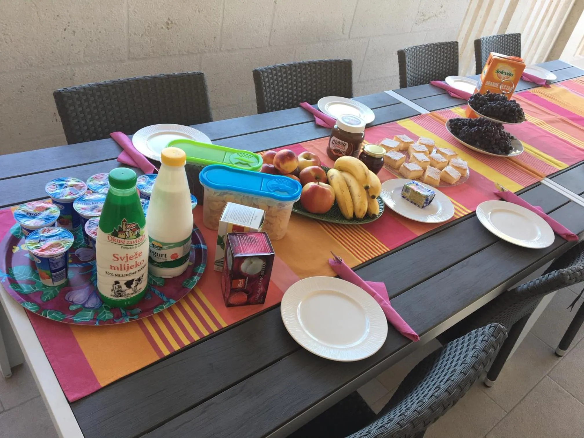 Buffet breakfast in Villa More