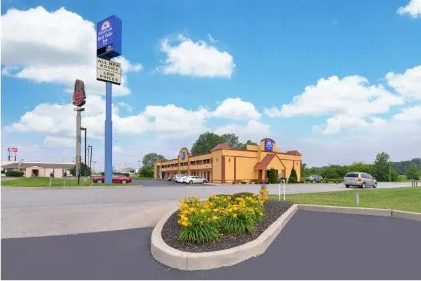 Facade/entrance in Crossroads Inn