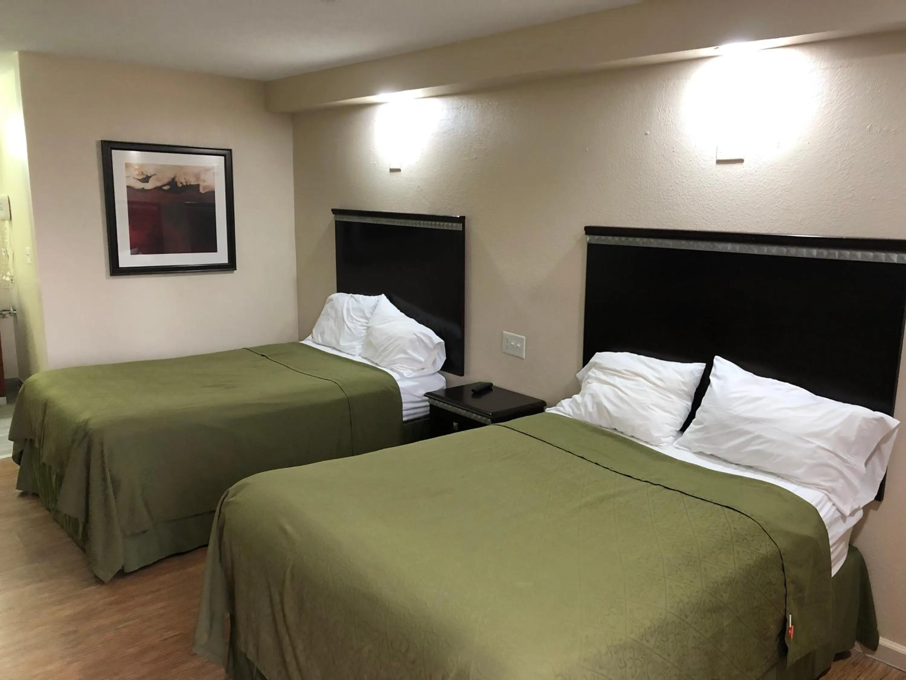 Bed in Crossroads Inn