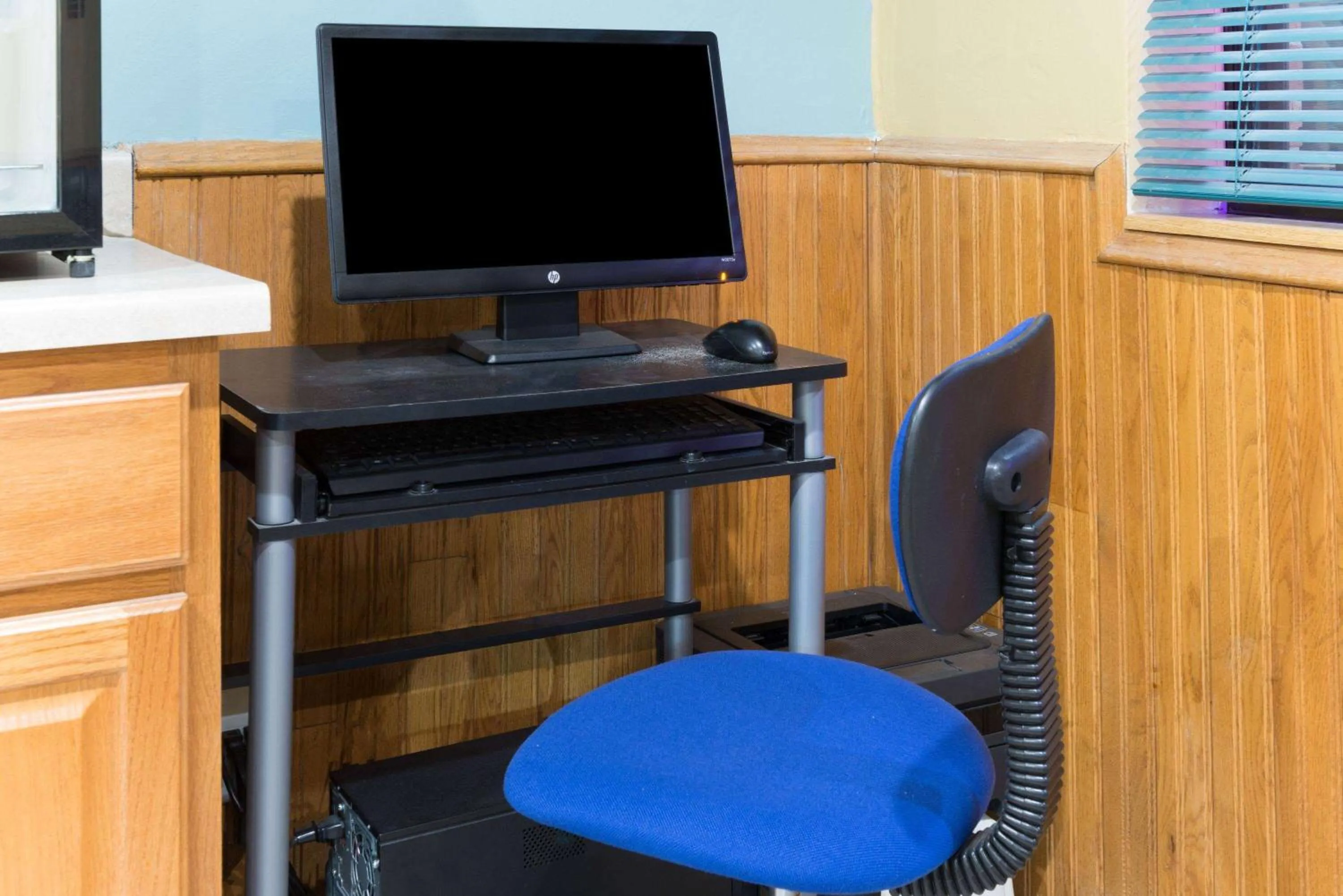 Food and drinks in Super 8 by Wyndham Warrenton