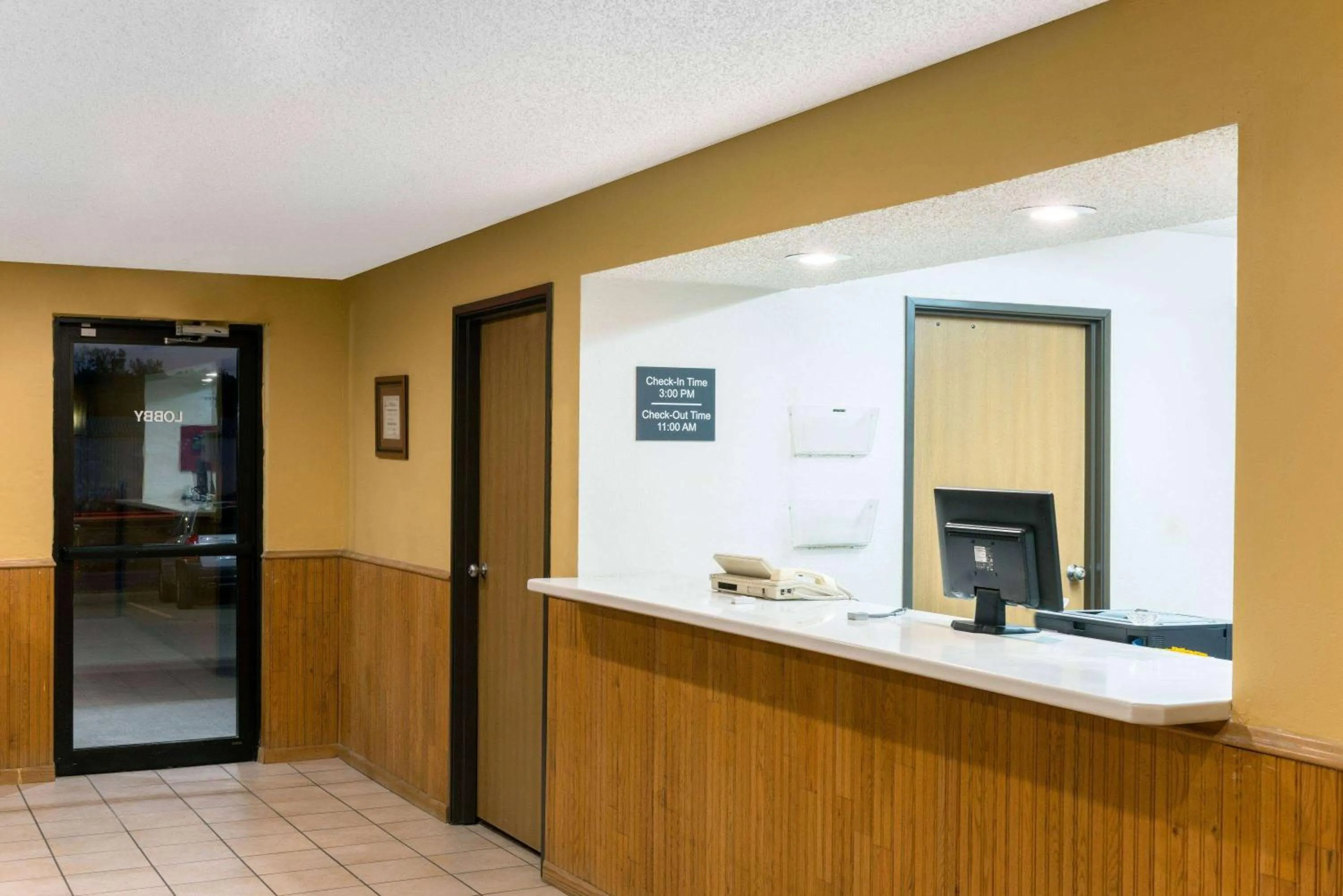 Lobby or reception in Super 8 by Wyndham Warrenton