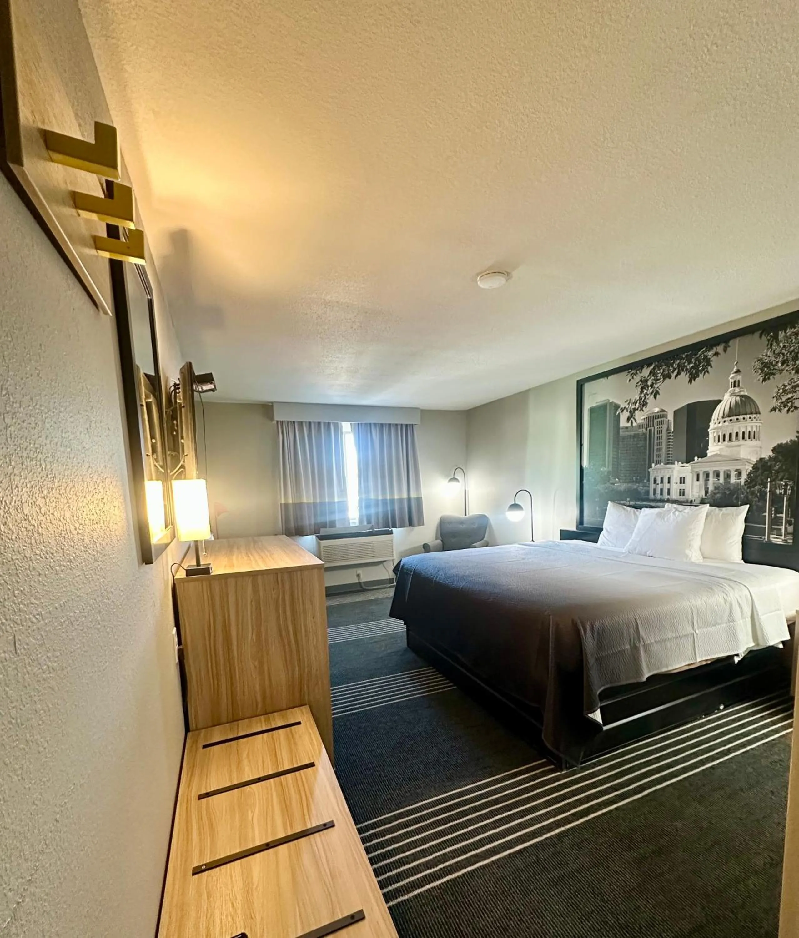 Bedroom, Bed in Super 8 by Wyndham Warrenton