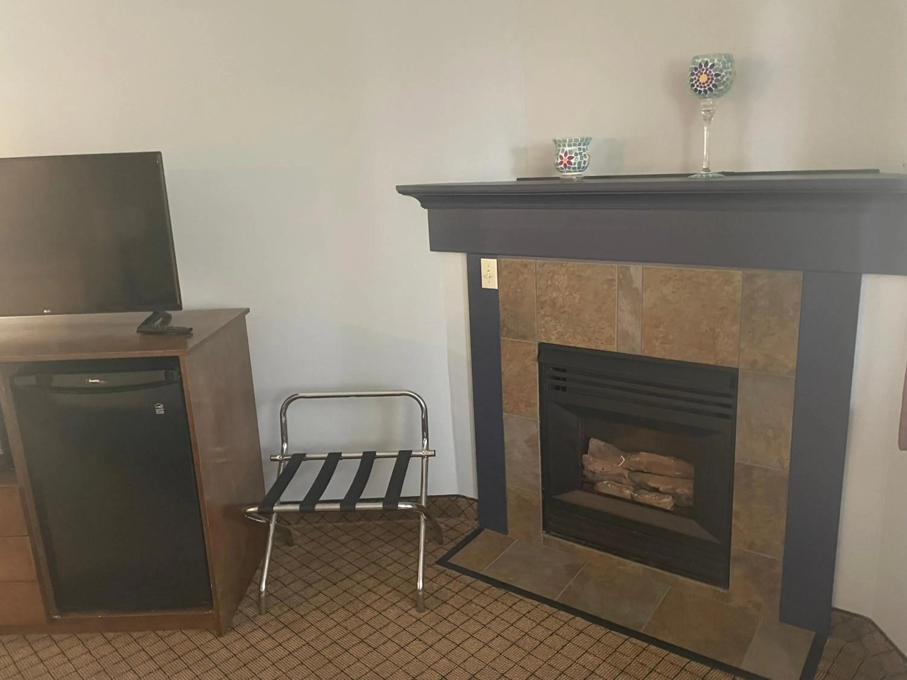 TV and multimedia in AmericInn by Wyndham Hartford WI