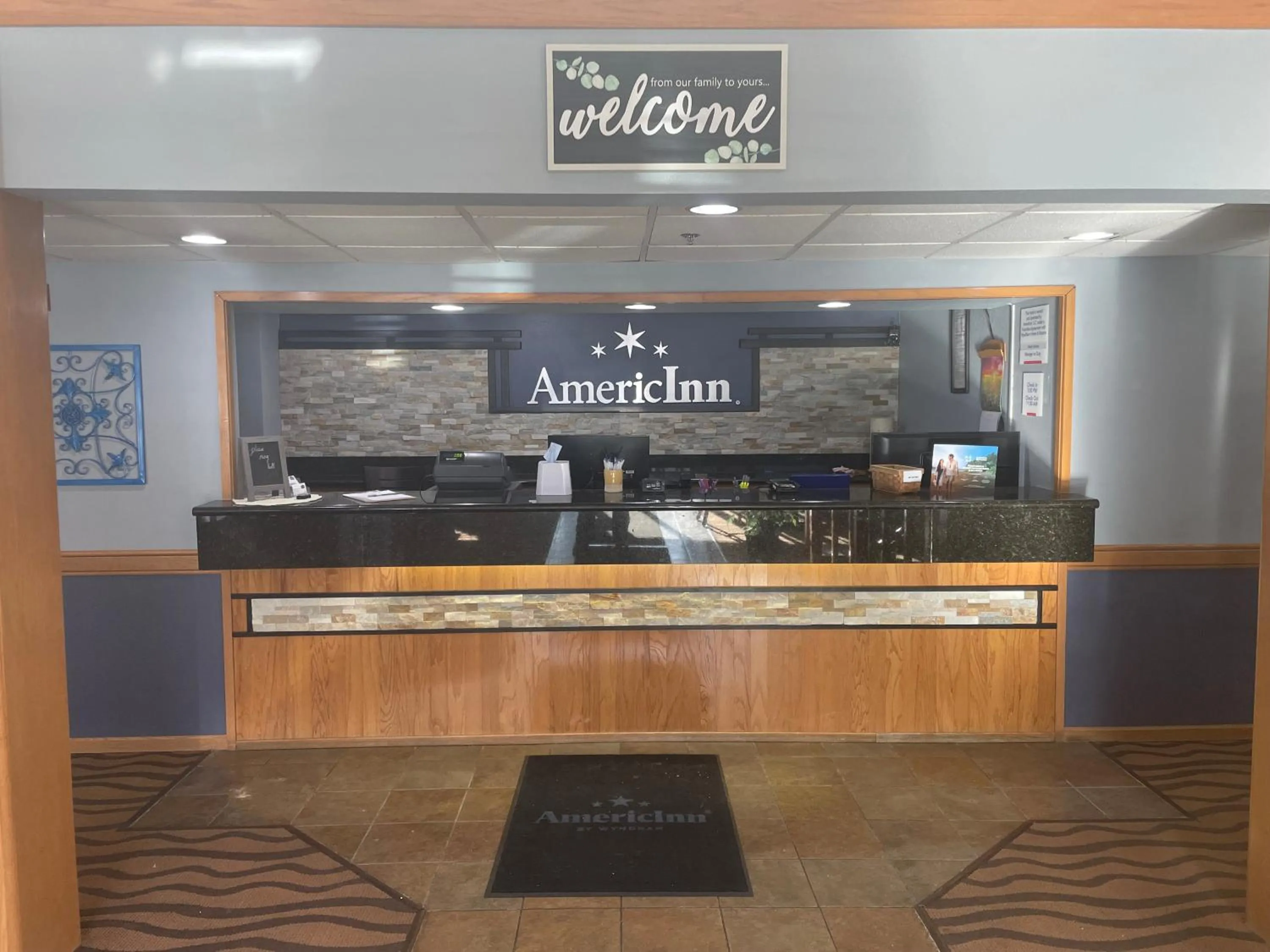 Lobby or reception in AmericInn by Wyndham Hartford WI