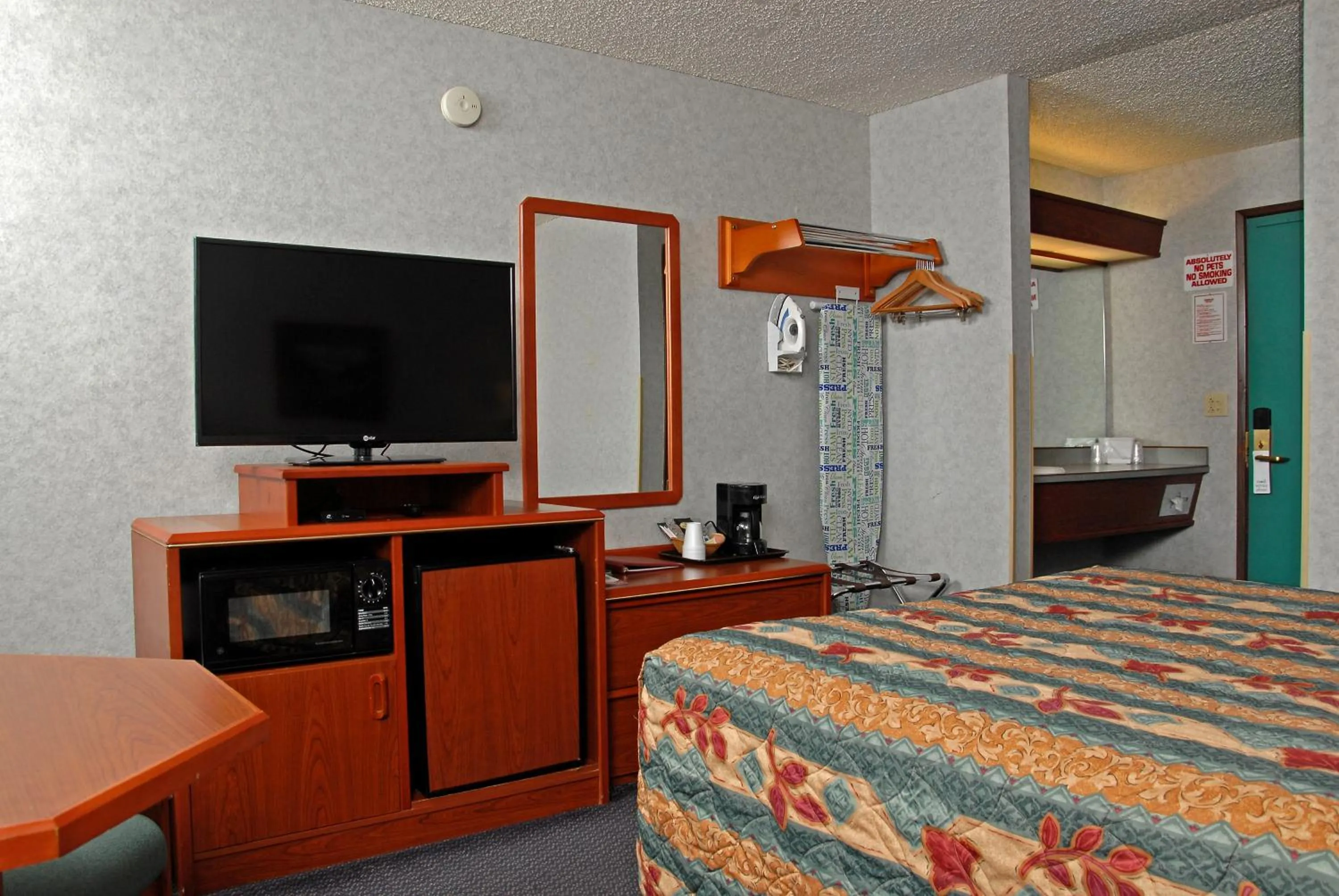 Decorative detail, Bed in Redmond Inn