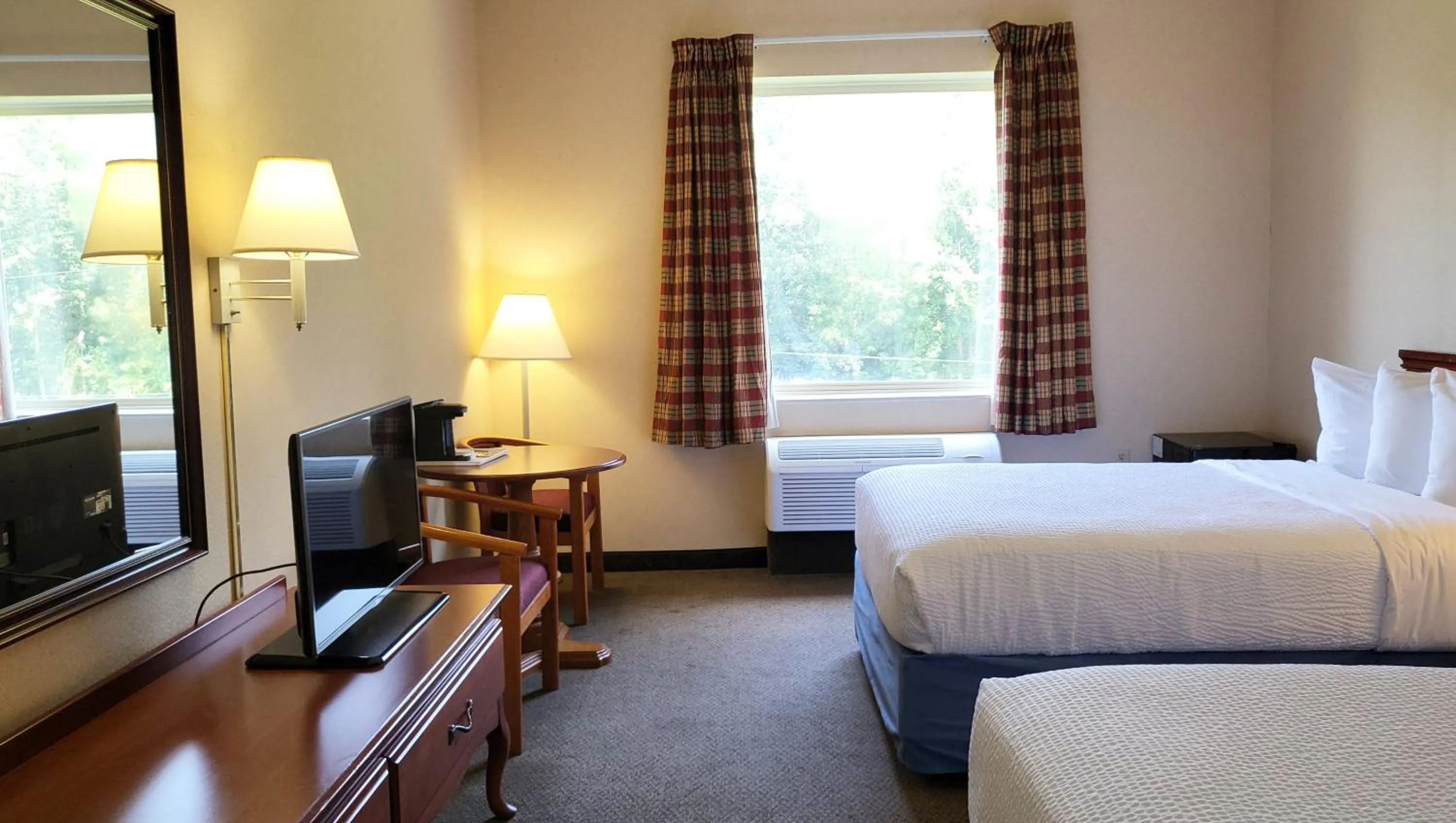 Photo of the whole room, Bed in Magnuson Hotel West Liberty