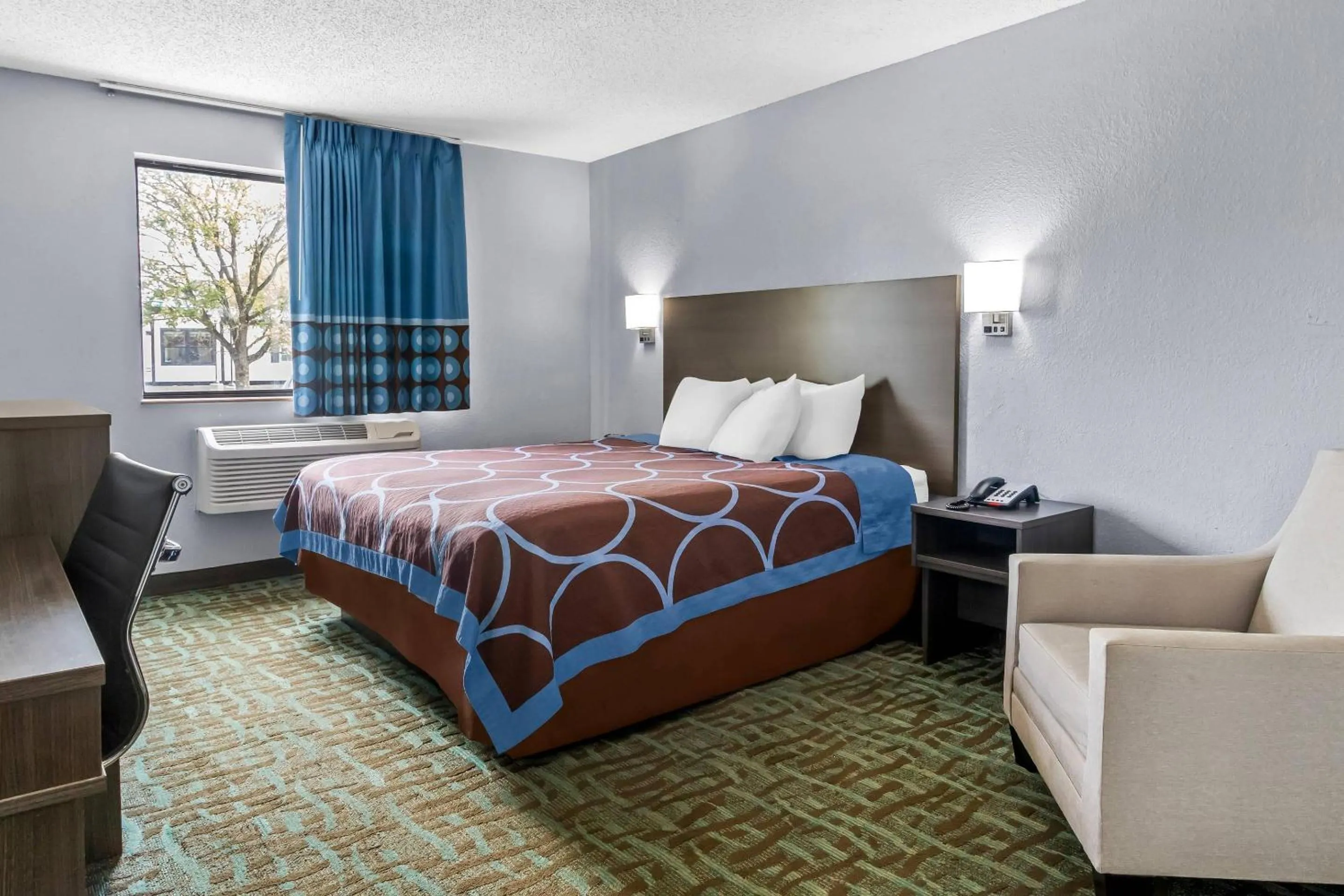 Bedroom, Bed in Rodeway Inn Delmont