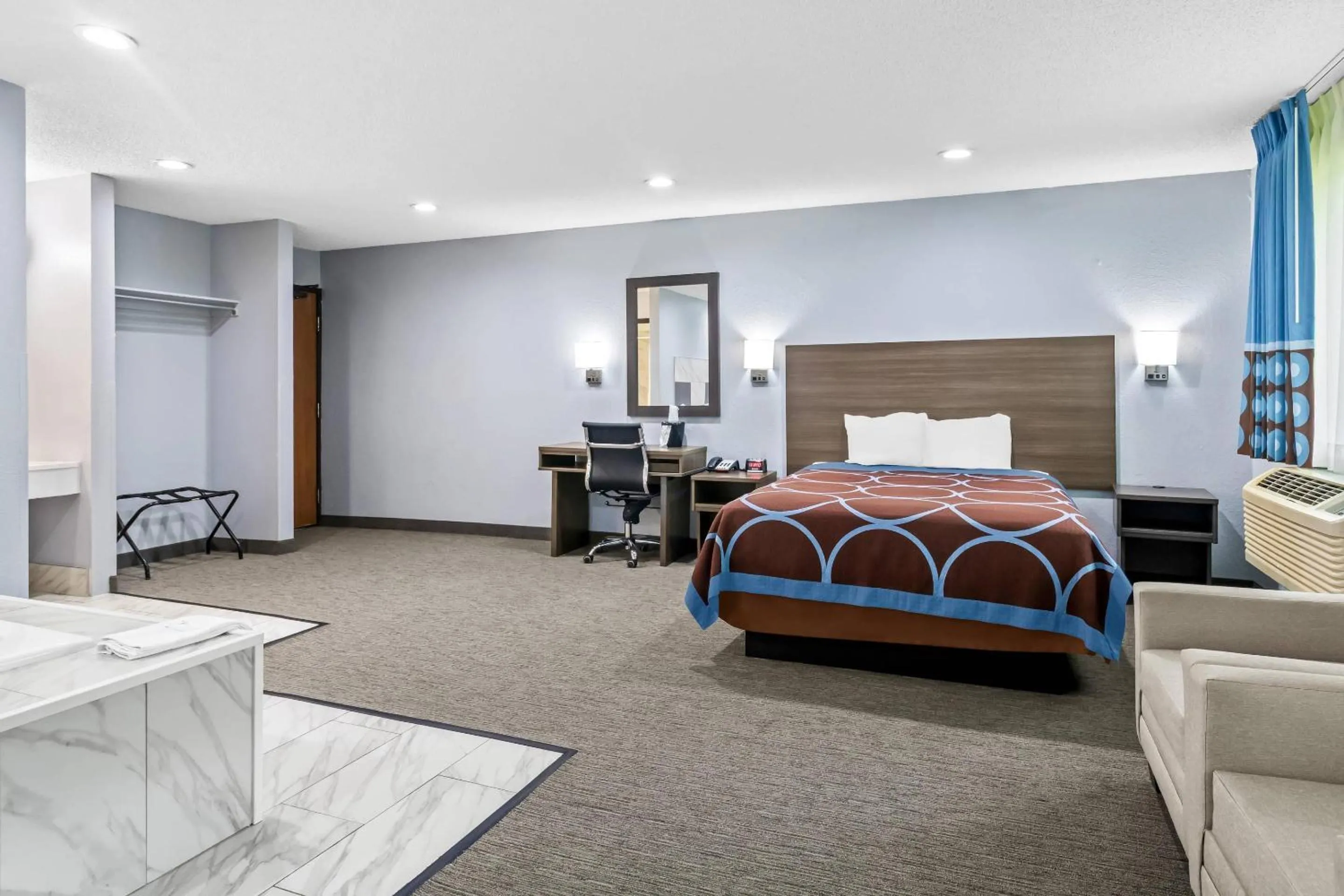 Bedroom, Bed in Rodeway Inn Delmont