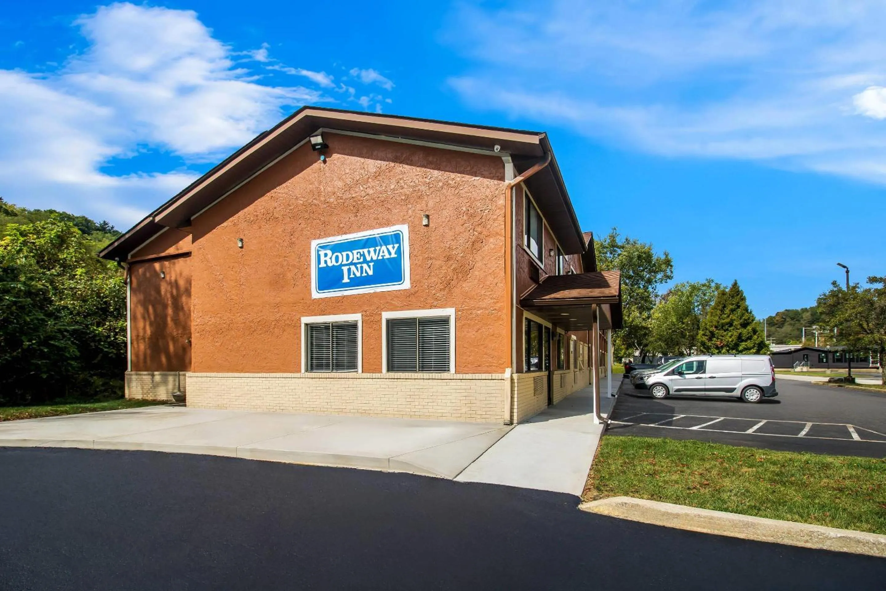 Property building in Rodeway Inn Delmont