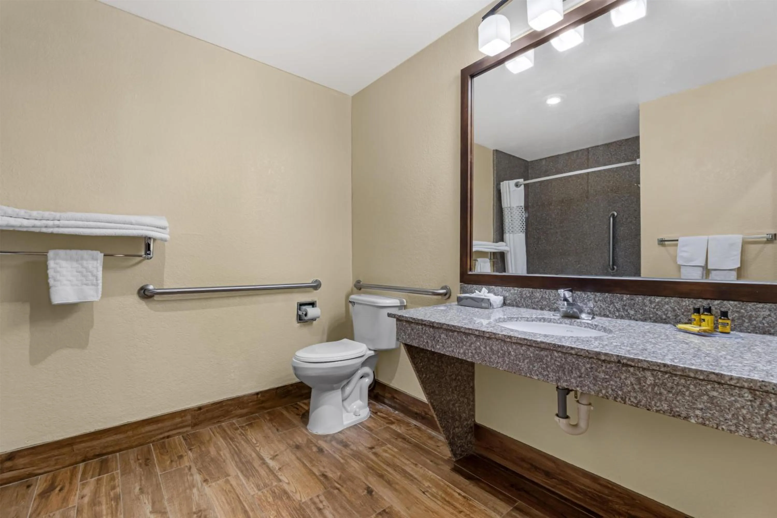 Bathroom in Best Western Plus Shamrock Inn & Suites