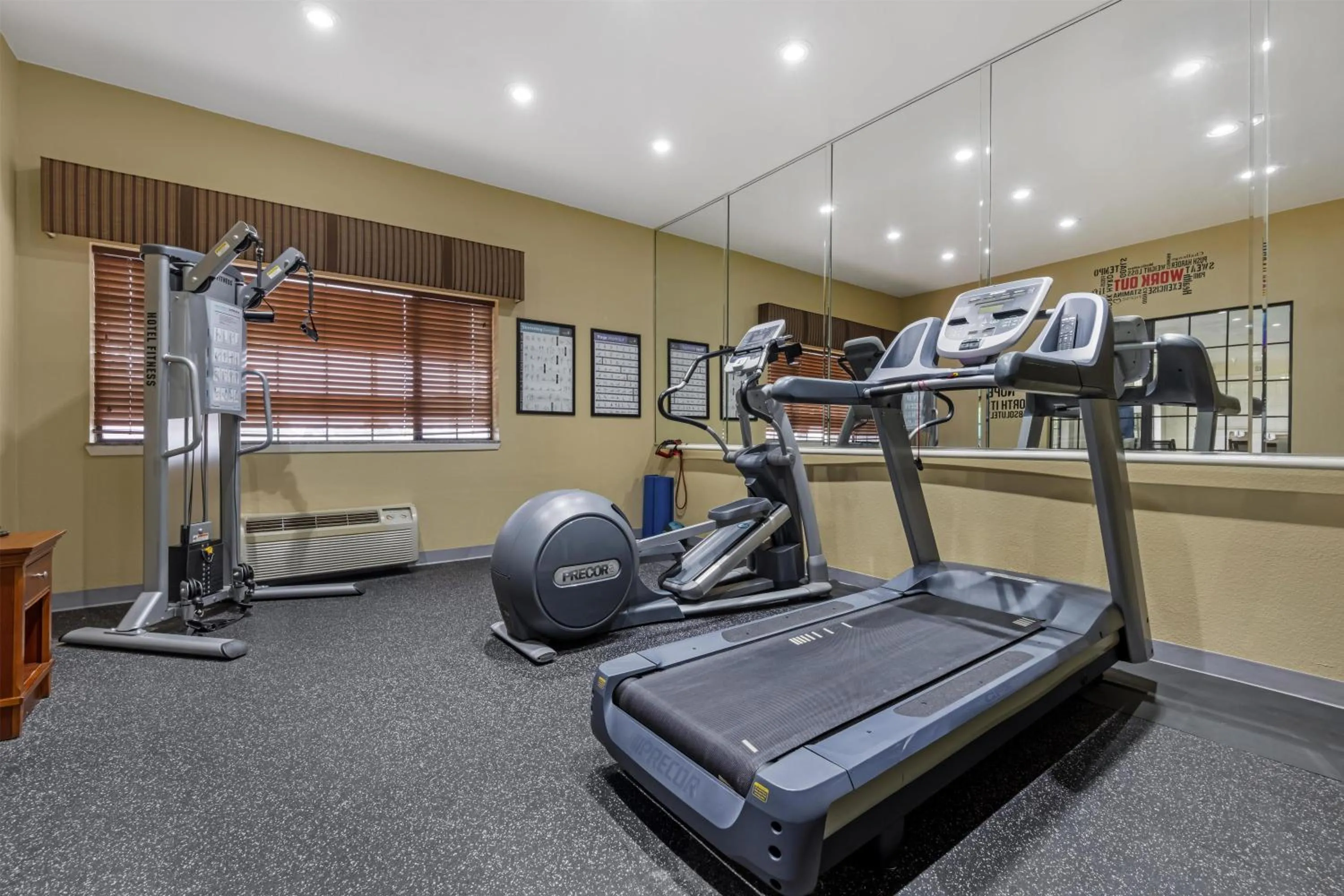 Fitness centre/facilities in Best Western Plus Shamrock Inn & Suites