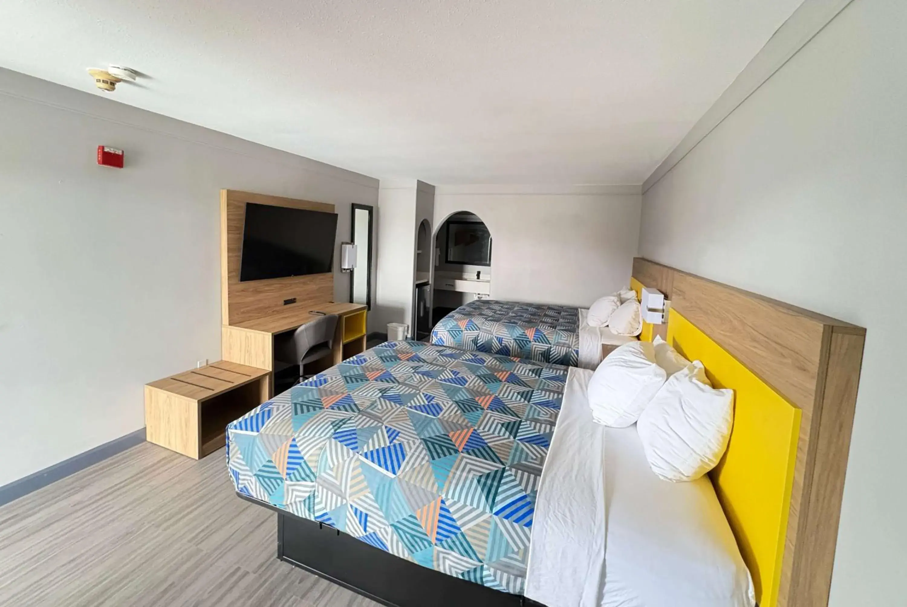 Double Room with Two Double Beds - Non-Smoking in Days Inn by Wyndham Gonzales Double Room with Two Double Beds - Non-Smoking in Days Inn by Wyndham Gonzales