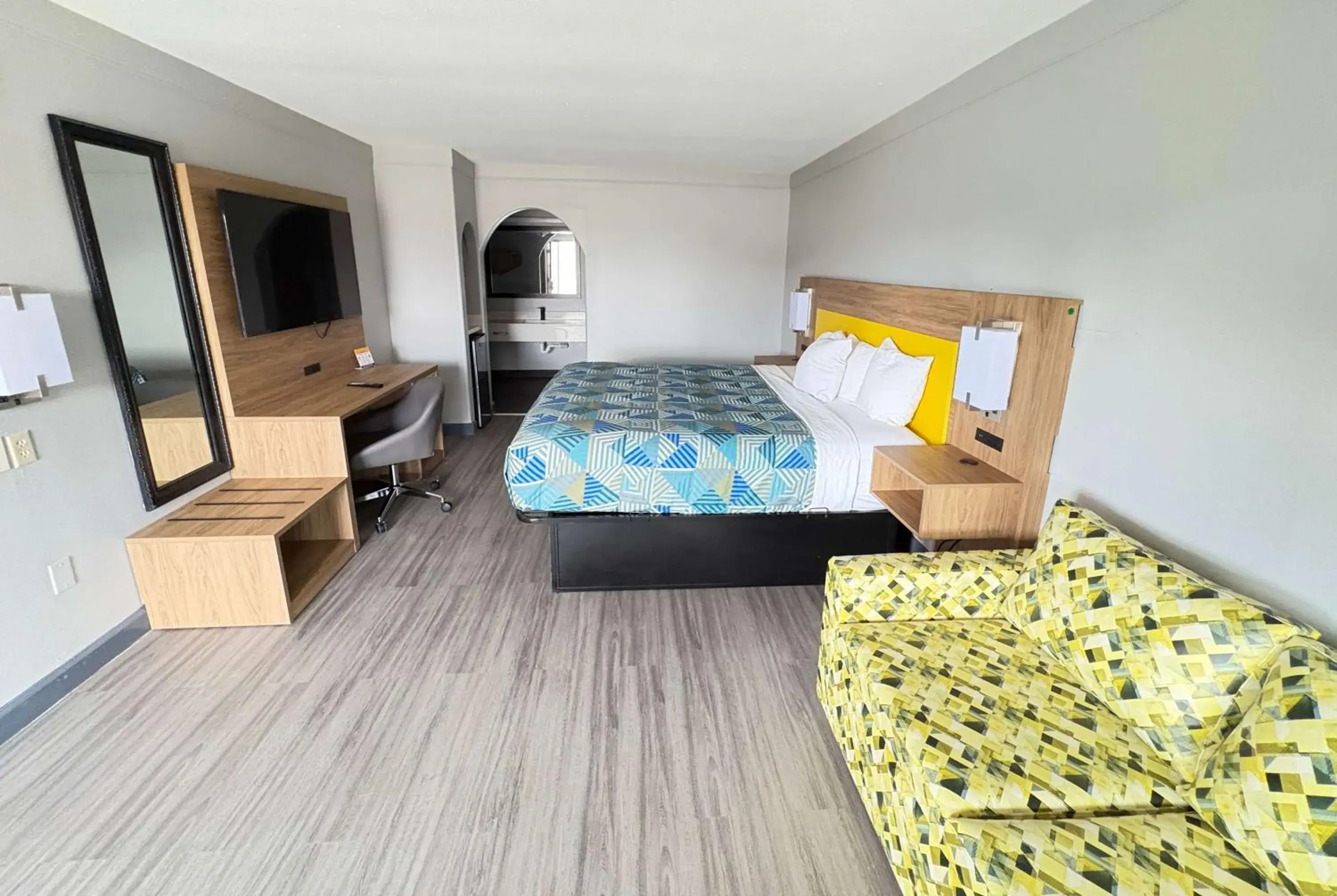 King Room - Non-Smoking in Days Inn by Wyndham Gonzales King Room - Non-Smoking in Days Inn by Wyndham Gonzales