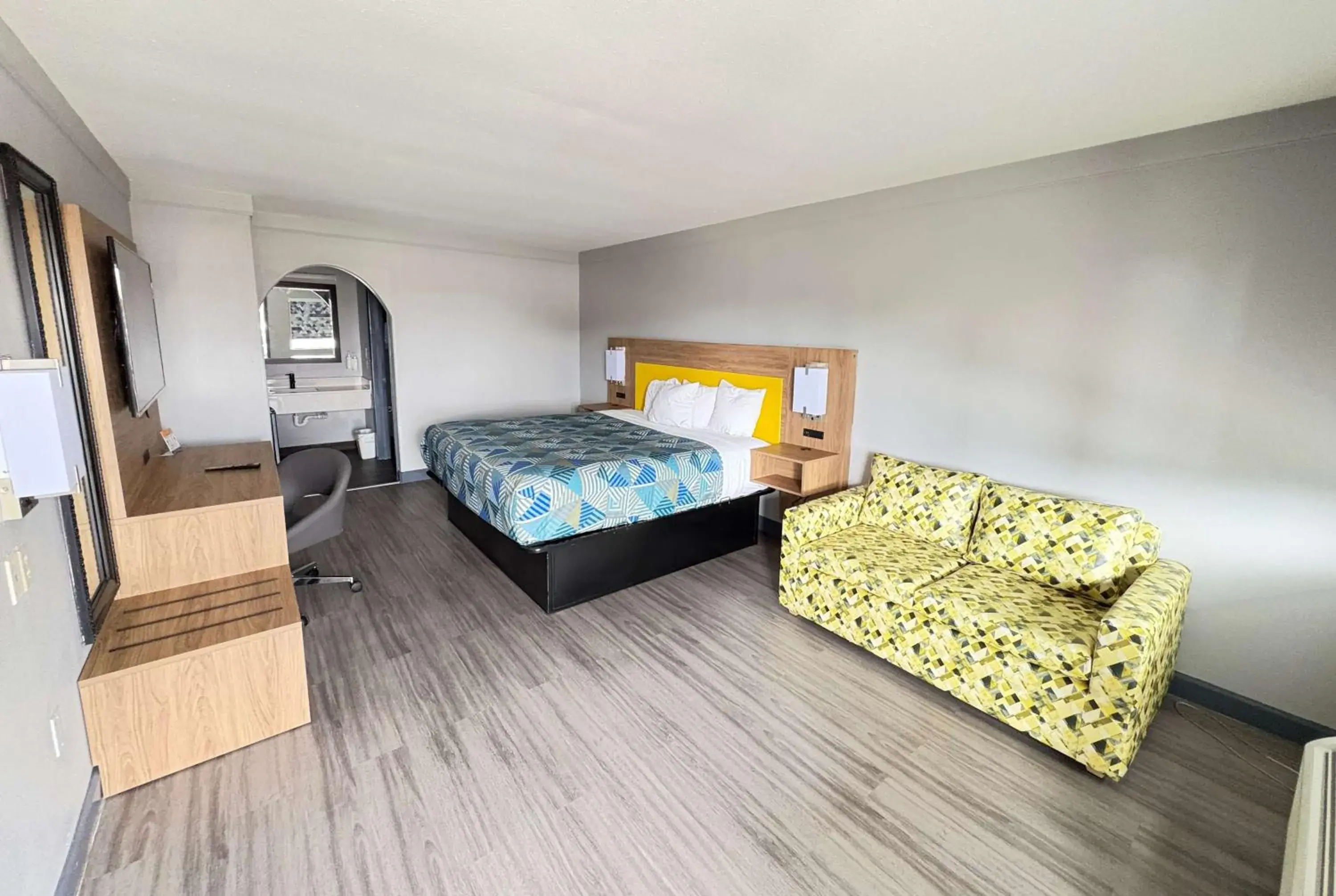 King Room with Roll-in Shower - Mobility Access/Non-Smoking in Days Inn by Wyndham Gonzales King Room with Roll-in Shower - Mobility Access/Non-Smoking in Days Inn by Wyndham Gonzales