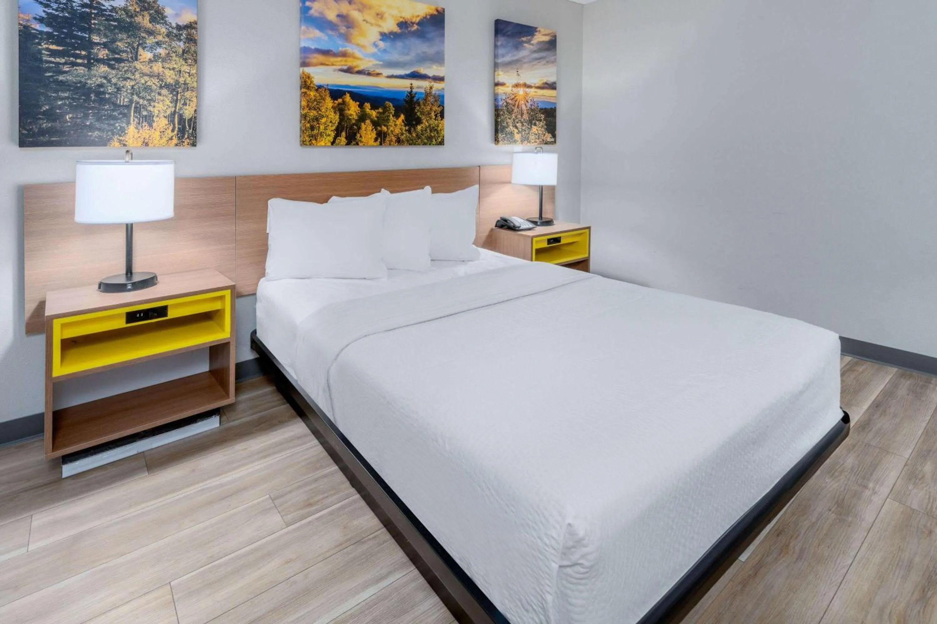 Photo of the whole room, Bed in Days Inn by Wyndham Los Lunas