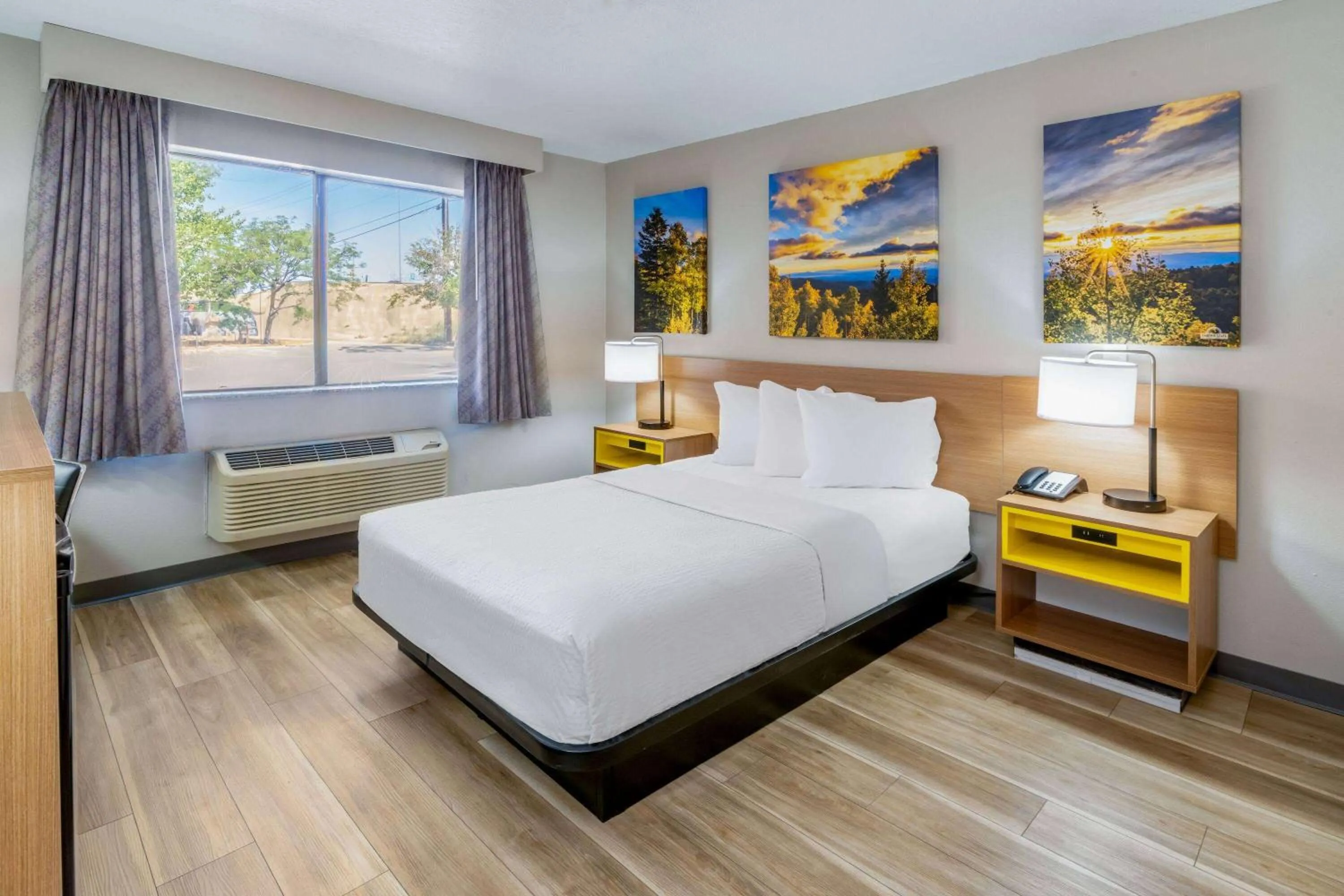 Photo of the whole room, Bed in Days Inn by Wyndham Los Lunas