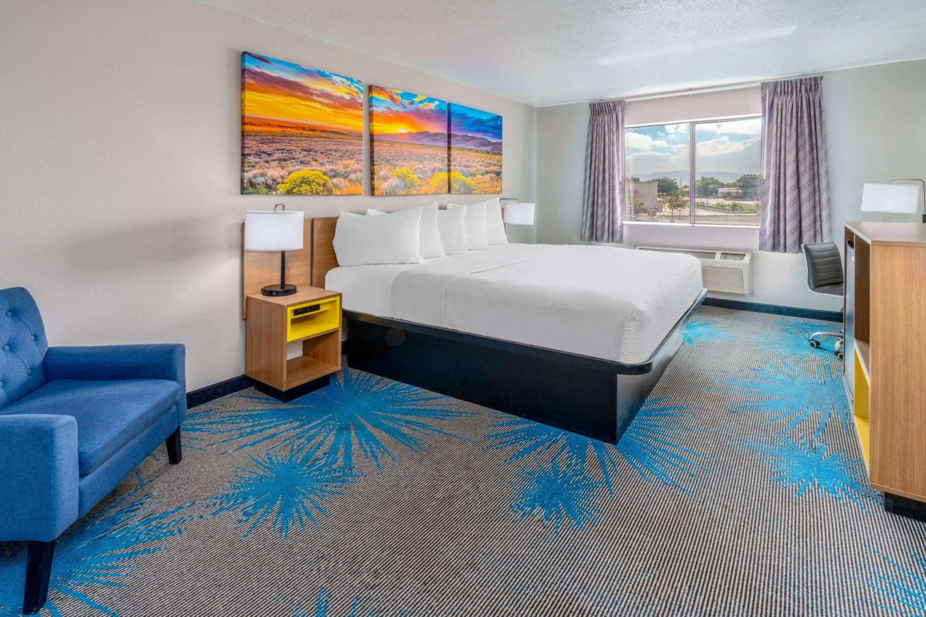 Photo of the whole room, Bed in Days Inn by Wyndham Los Lunas
